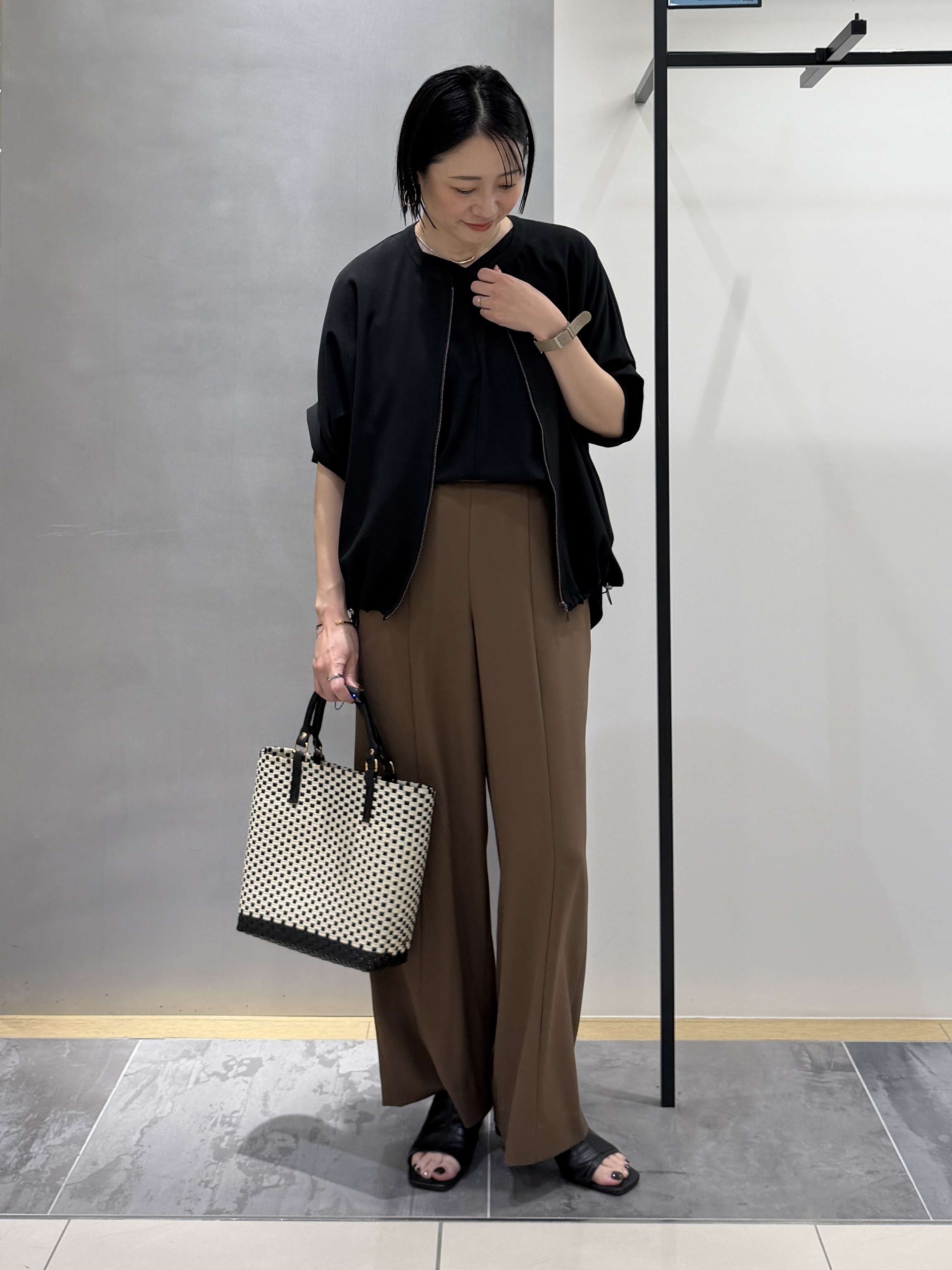 shihoさんの「INDIVI｜【秋羽織り/着る日傘】ドルマンフォルムブルゾン」を使ったコーディネート