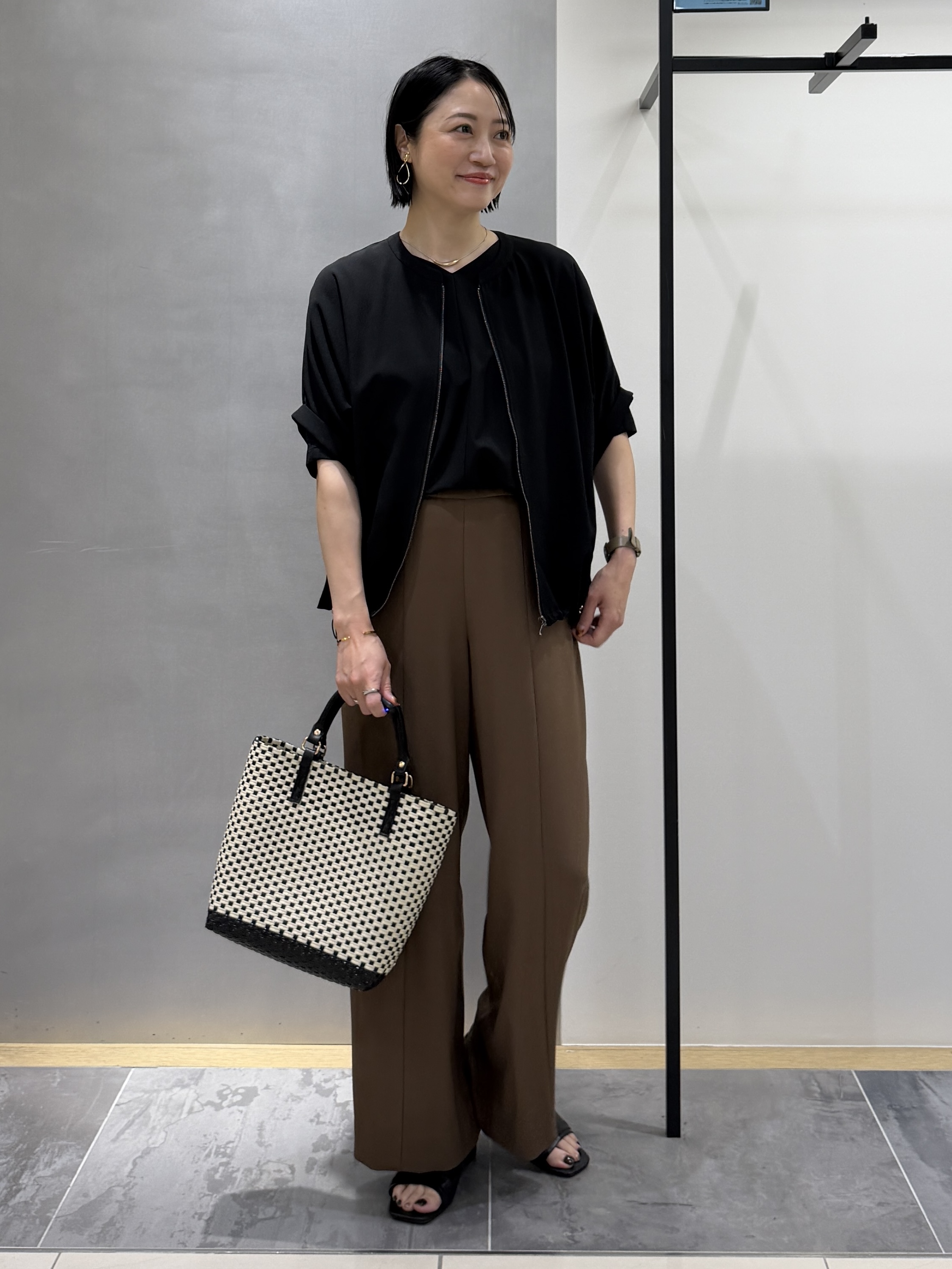 shihoさんの「INDIVI｜【秋羽織り/着る日傘】ドルマンフォルムブルゾン」を使ったコーディネート