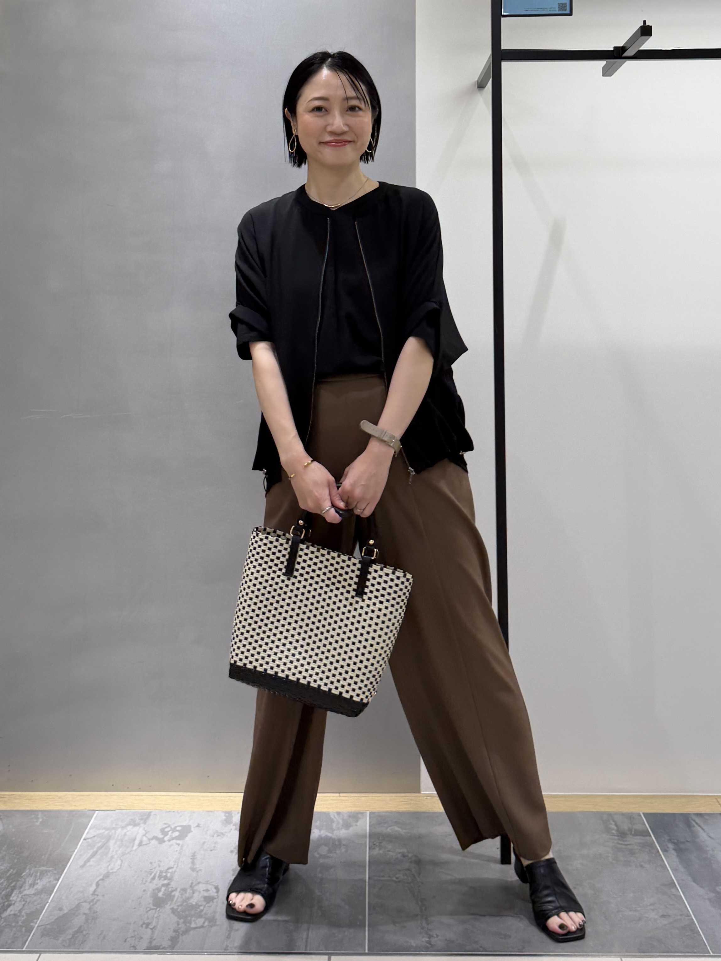 shihoさんの「INDIVI｜【秋羽織り/着る日傘】ドルマンフォルムブルゾン」を使ったコーディネート