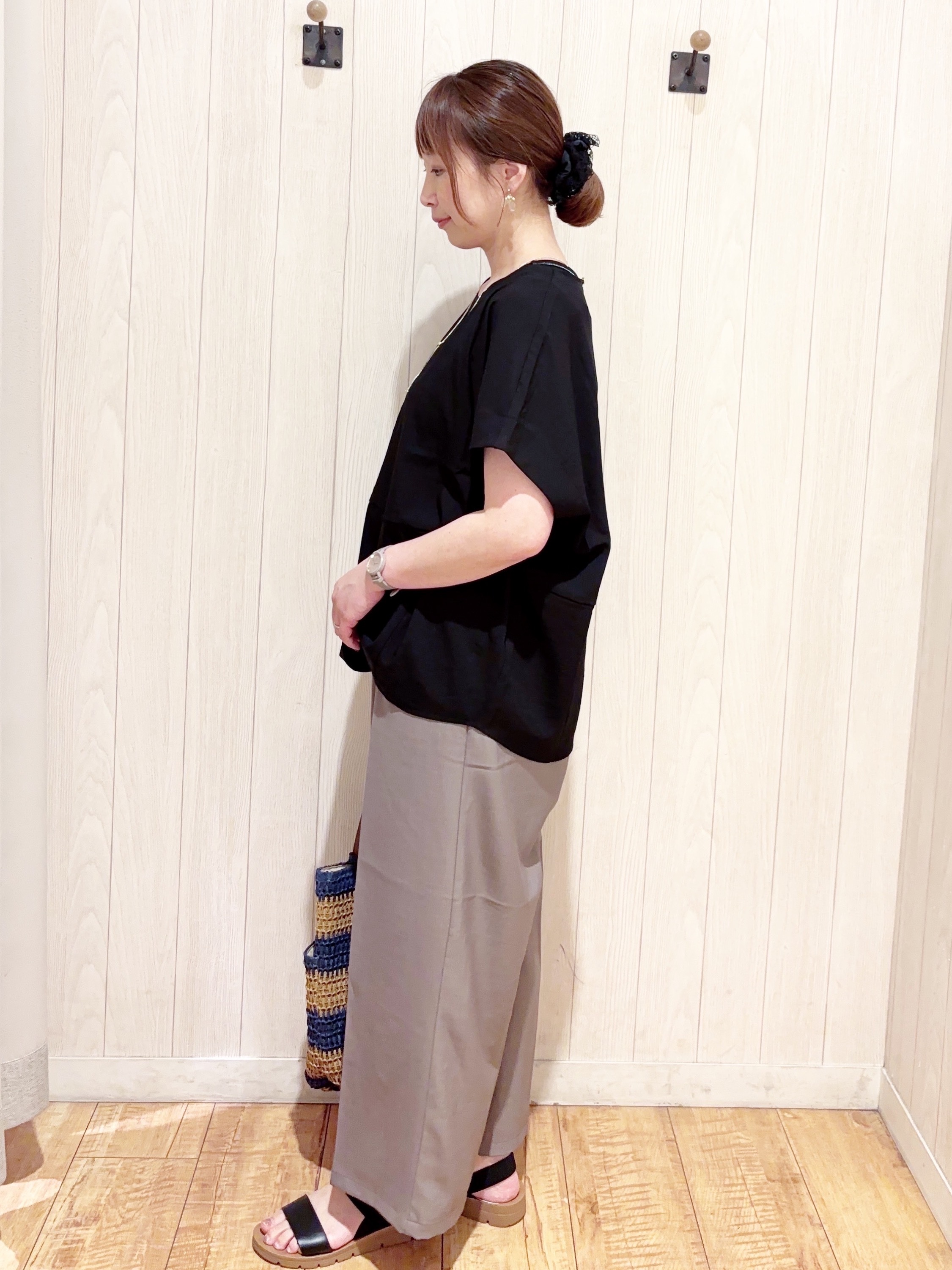 あいこさんの「SHOO･LA･RUE｜【洗濯機可/セットアップ可】軽凛(かろりん) シンプル上品 切替コクーントップス」を使ったコーディネート