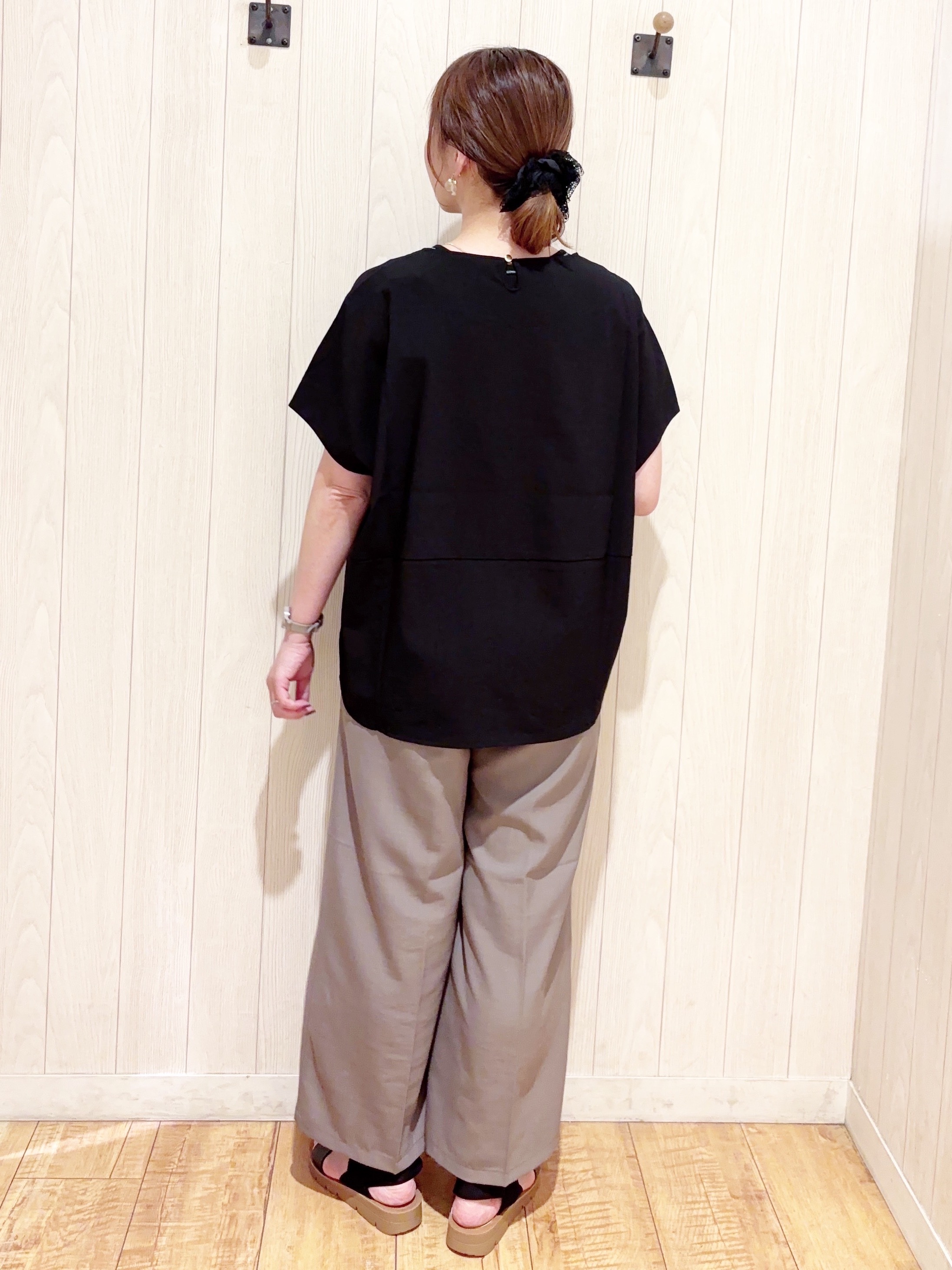 あいこさんの「SHOO･LA･RUE｜【洗濯機可/セットアップ可】軽凛(かろりん) シンプル上品 切替コクーントップス」を使ったコーディネート