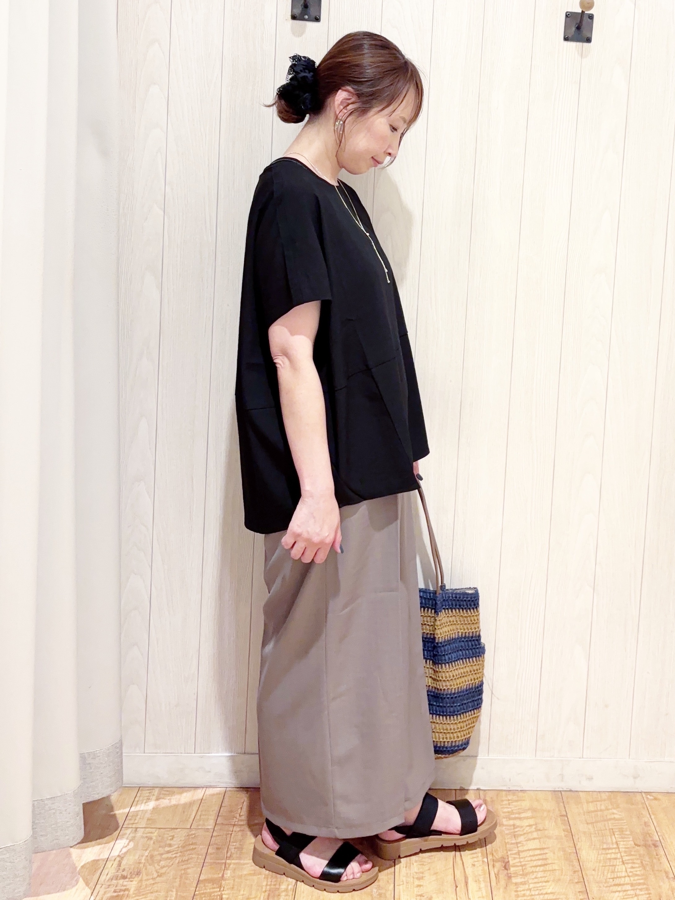 あいこさんの「SHOO･LA･RUE｜【洗濯機可/セットアップ可】軽凛(かろりん) シンプル上品 切替コクーントップス」を使ったコーディネート