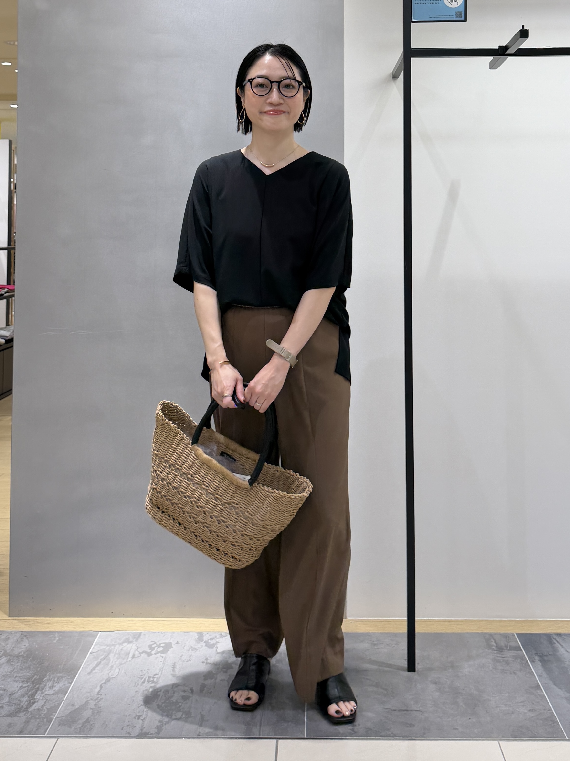 shihoさんの「INDIVI｜【体型＆二の腕カバー/着る日傘】ドルマントップス」を使ったコーディネート