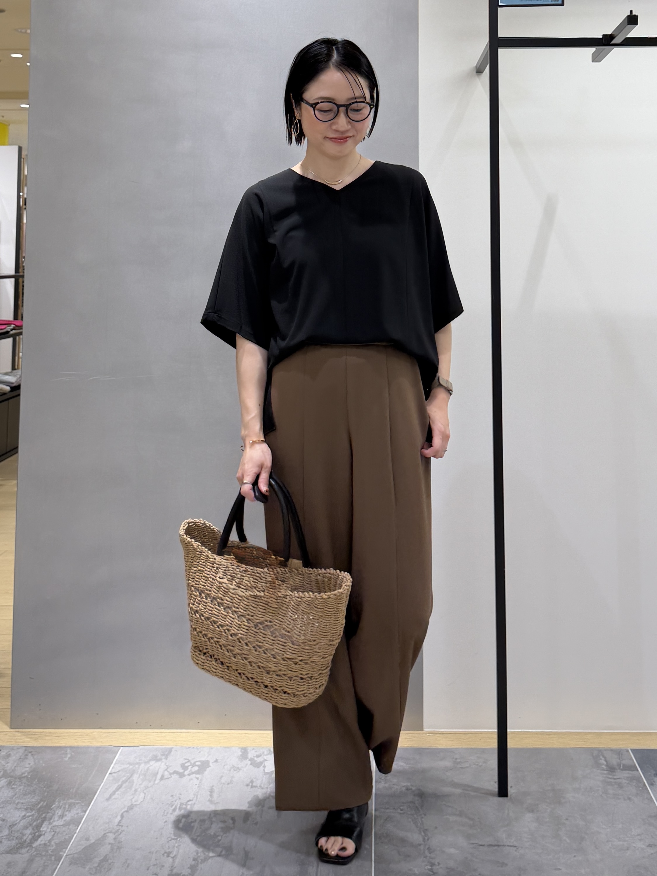 shihoさんの「INDIVI｜【体型＆二の腕カバー/着る日傘】ドルマントップス」を使ったコーディネート
