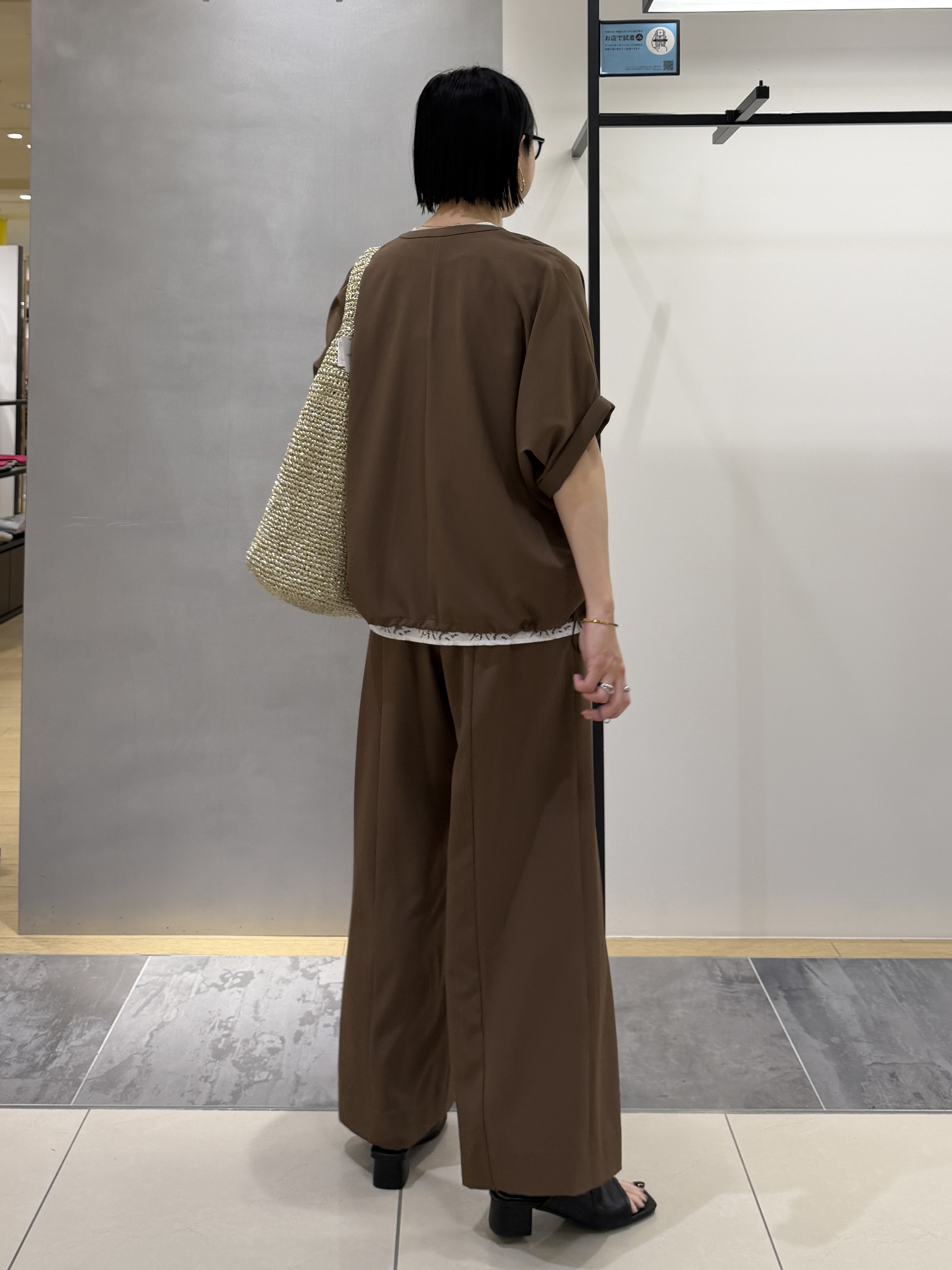 shihoさんの「INDIVI｜【洗える／トレンド】マニッシュレースベスト」を使ったコーディネート