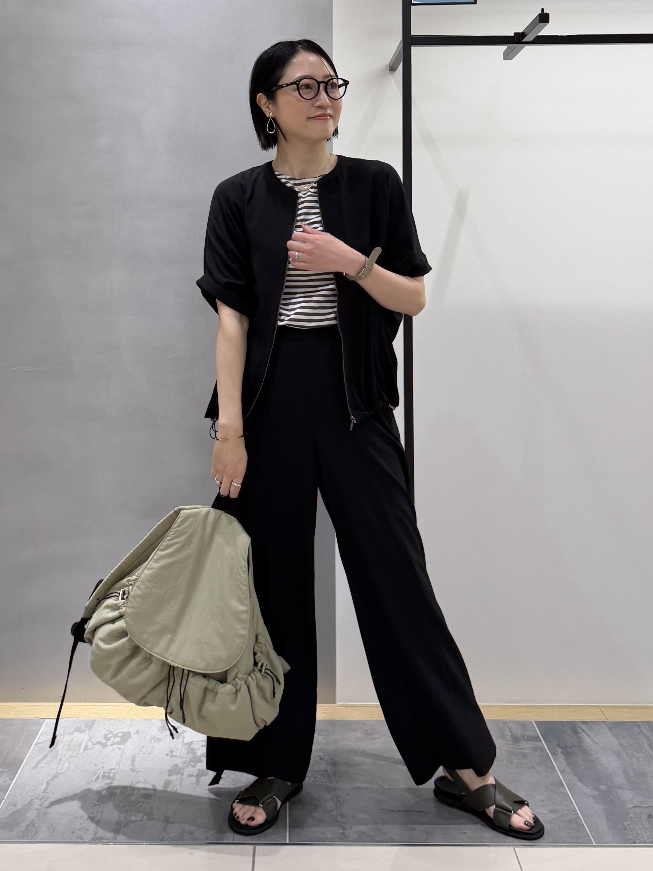 shihoさんの「INDIVI｜【秋羽織り/着る日傘】ドルマンフォルムブルゾン」を使ったコーディネート