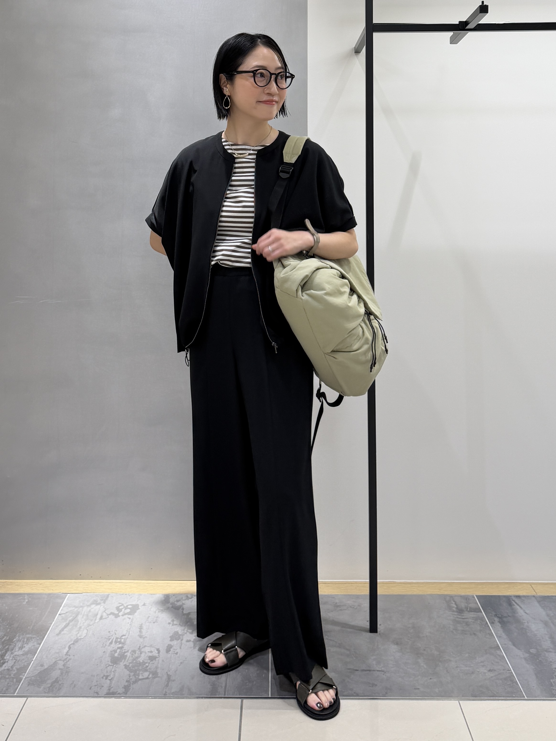 shihoさんの「INDIVI｜【秋羽織り/着る日傘】ドルマンフォルムブルゾン」を使ったコーディネート