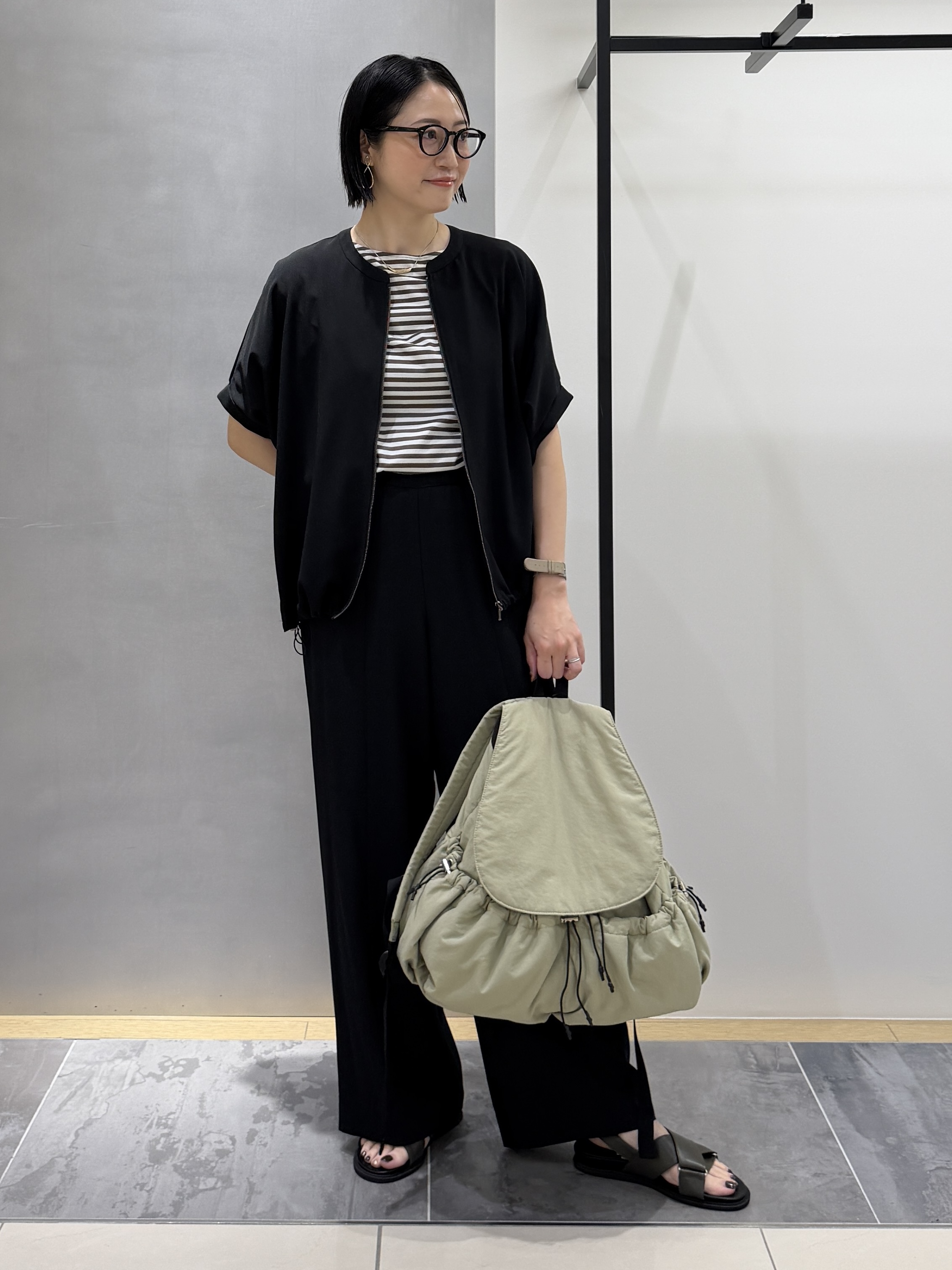 shihoさんの「INDIVI｜【秋羽織り/着る日傘】ドルマンフォルムブルゾン」を使ったコーディネート