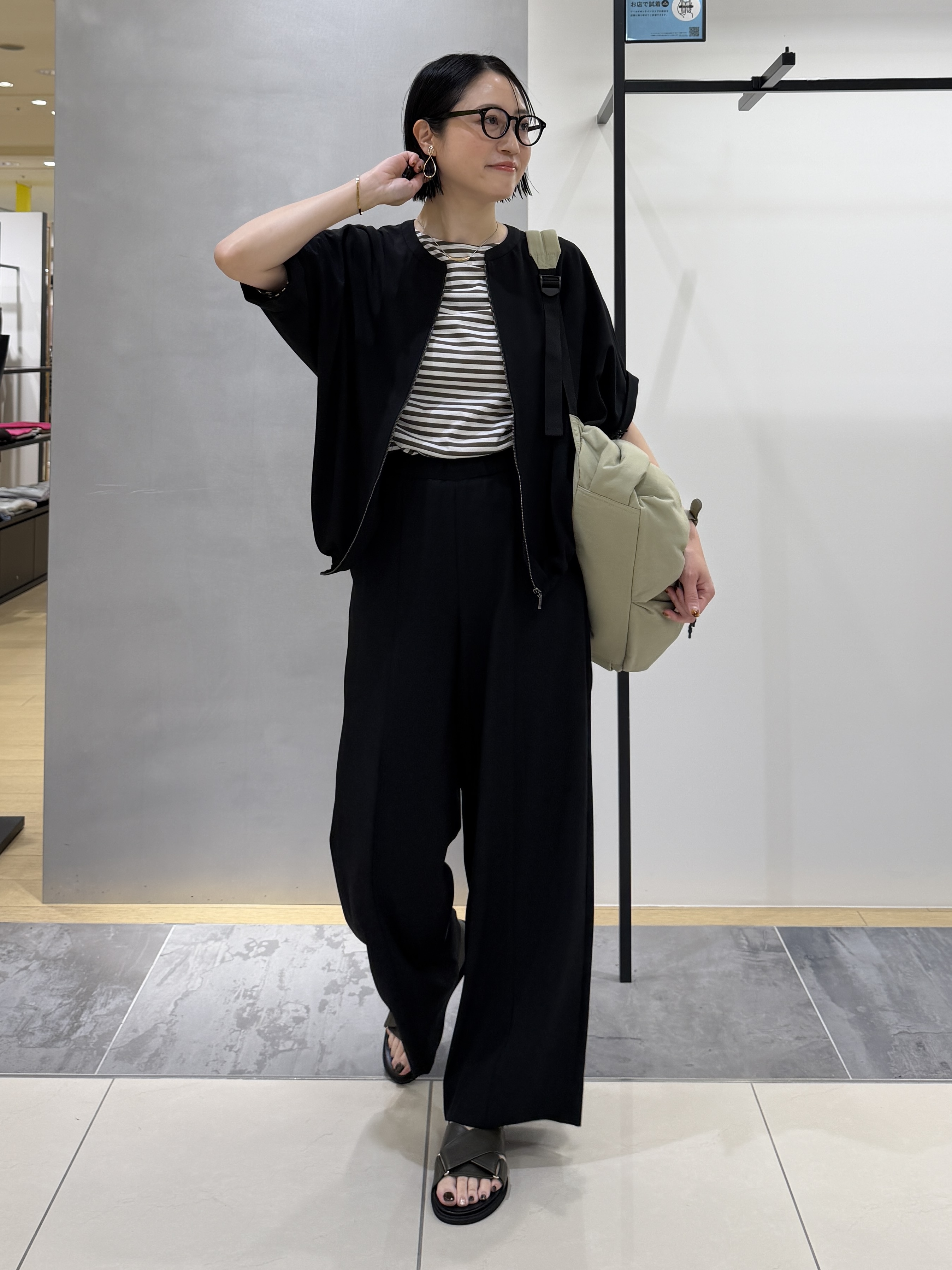 shihoさんの「INDIVI｜【秋羽織り/着る日傘】ドルマンフォルムブルゾン」を使ったコーディネート