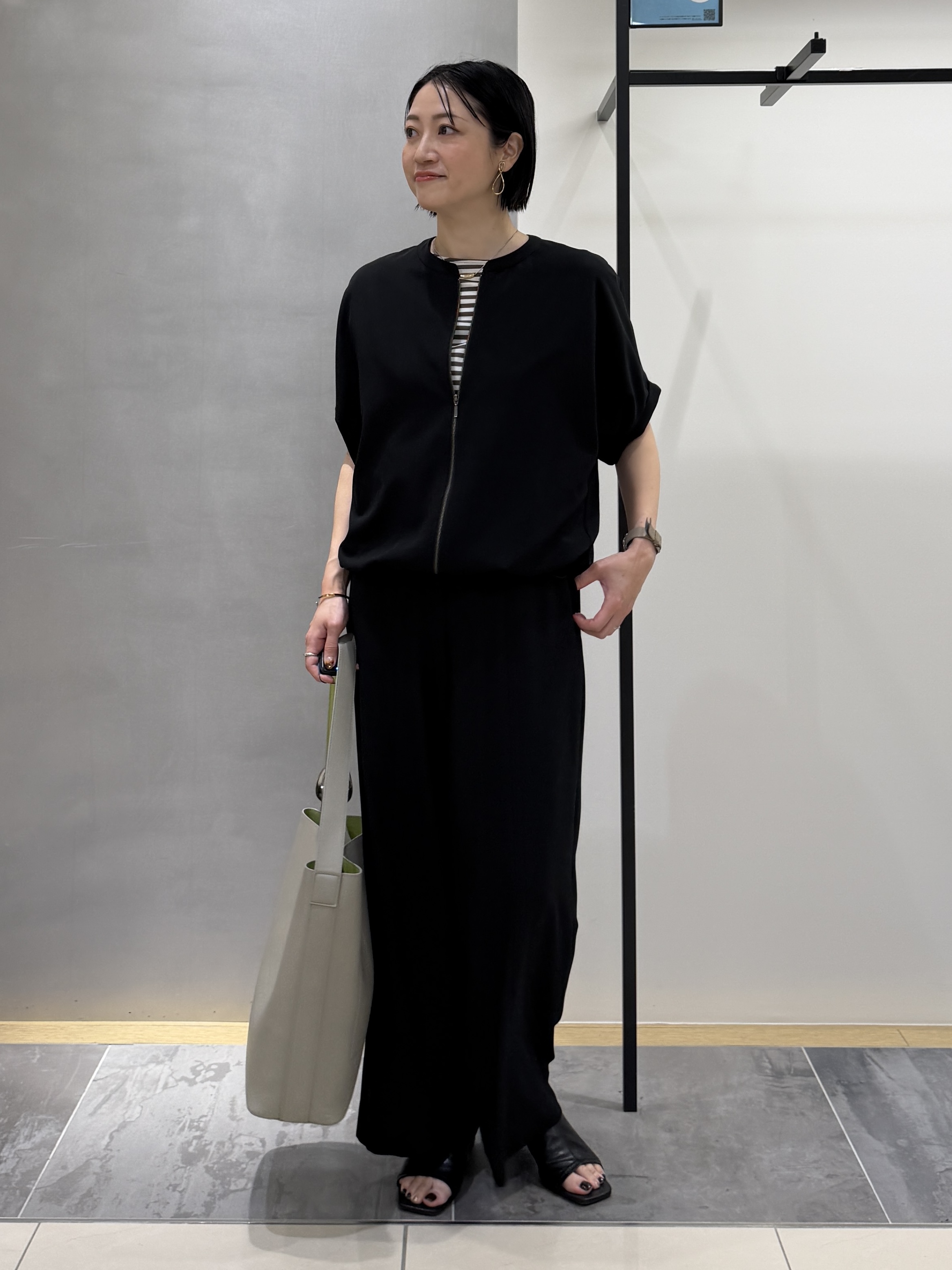 shihoさんの「INDIVI｜【秋羽織り/着る日傘】ドルマンフォルムブルゾン」を使ったコーディネート