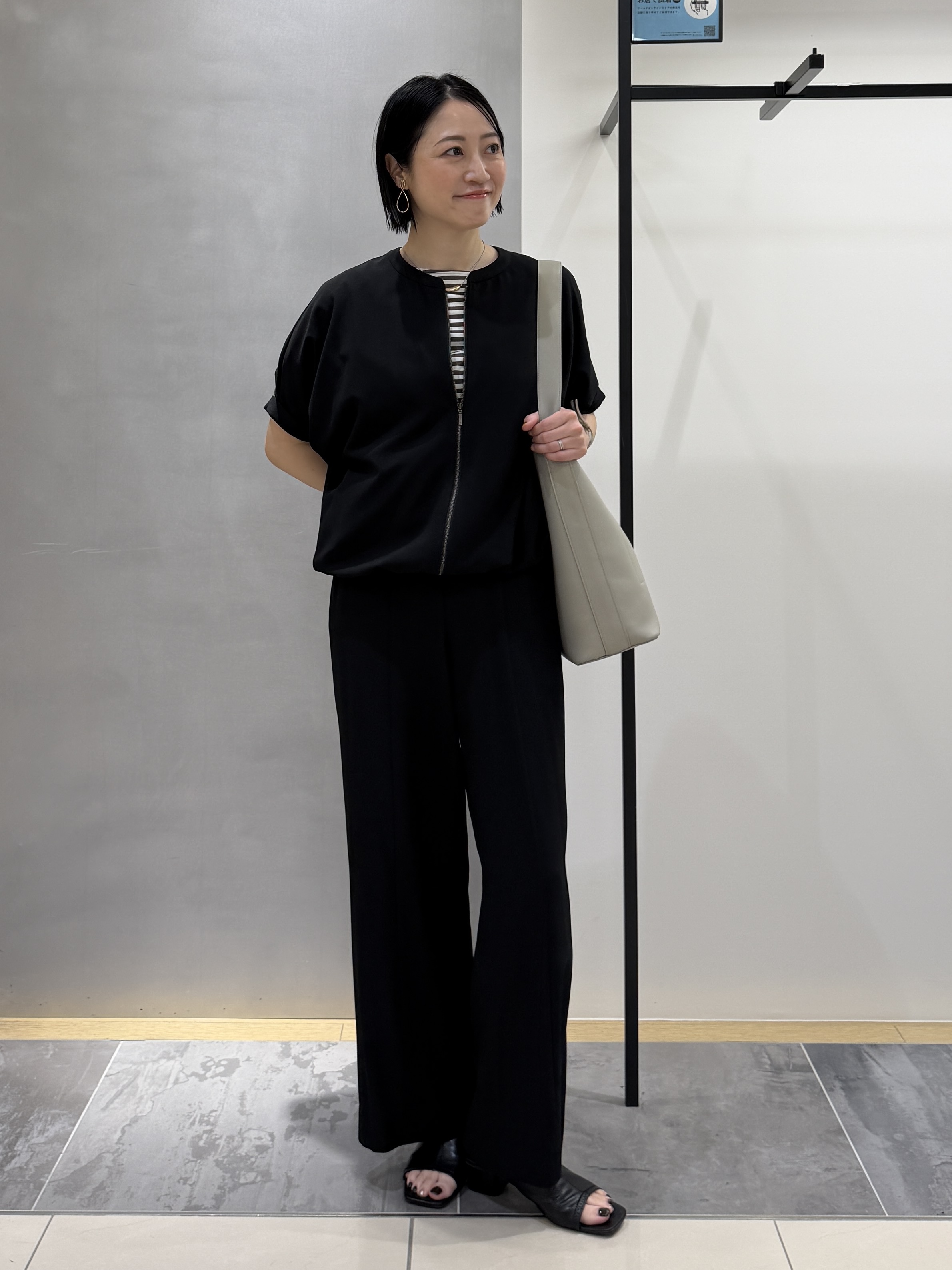shihoさんの「INDIVI｜【秋羽織り/着る日傘】ドルマンフォルムブルゾン」を使ったコーディネート