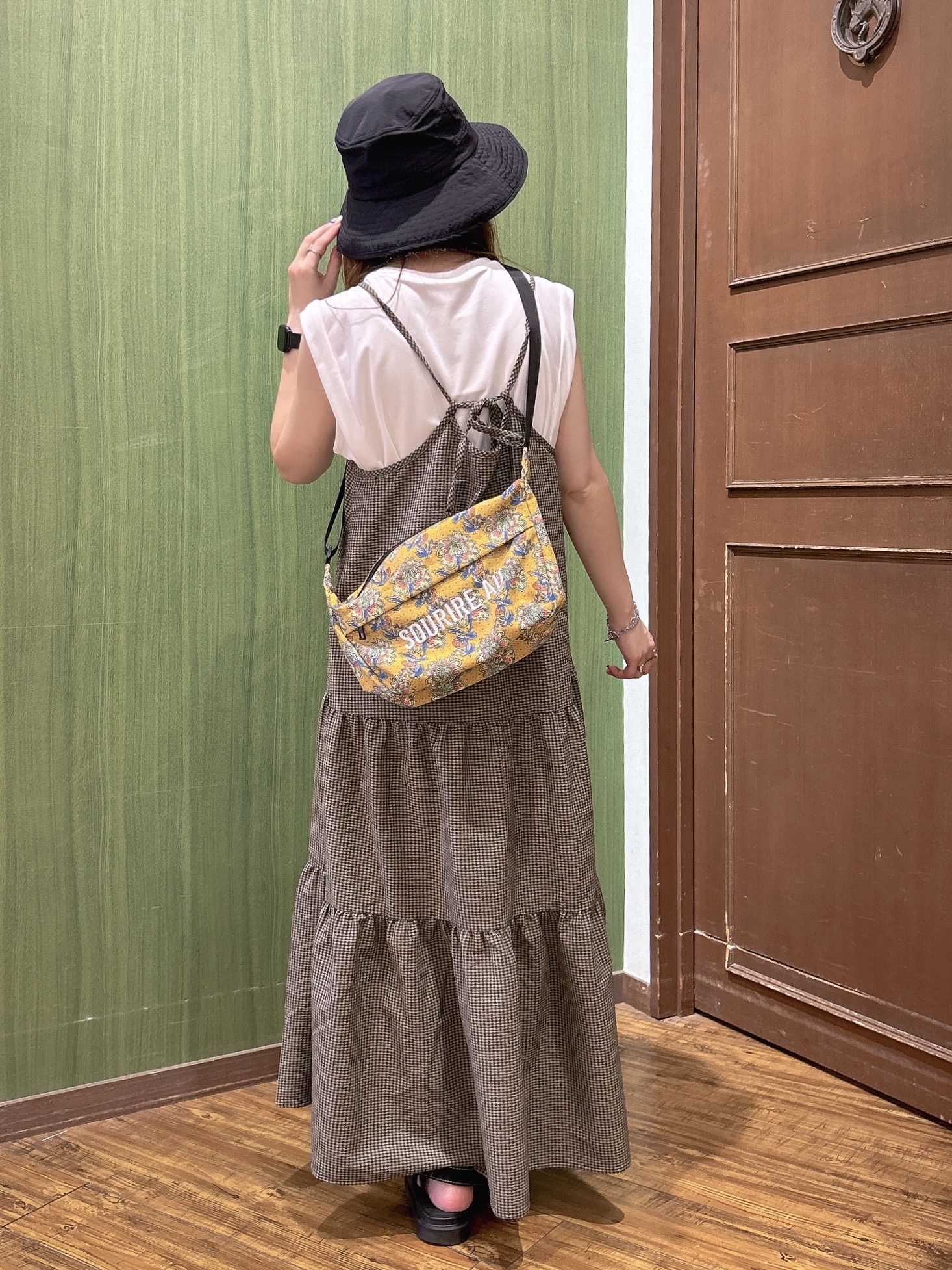 かおりさんの「SHOO･LA･RUE｜【UVカット/接触冷感】上品に涼し気 とろみタックノースリーブトップス」を使ったコーディネート
