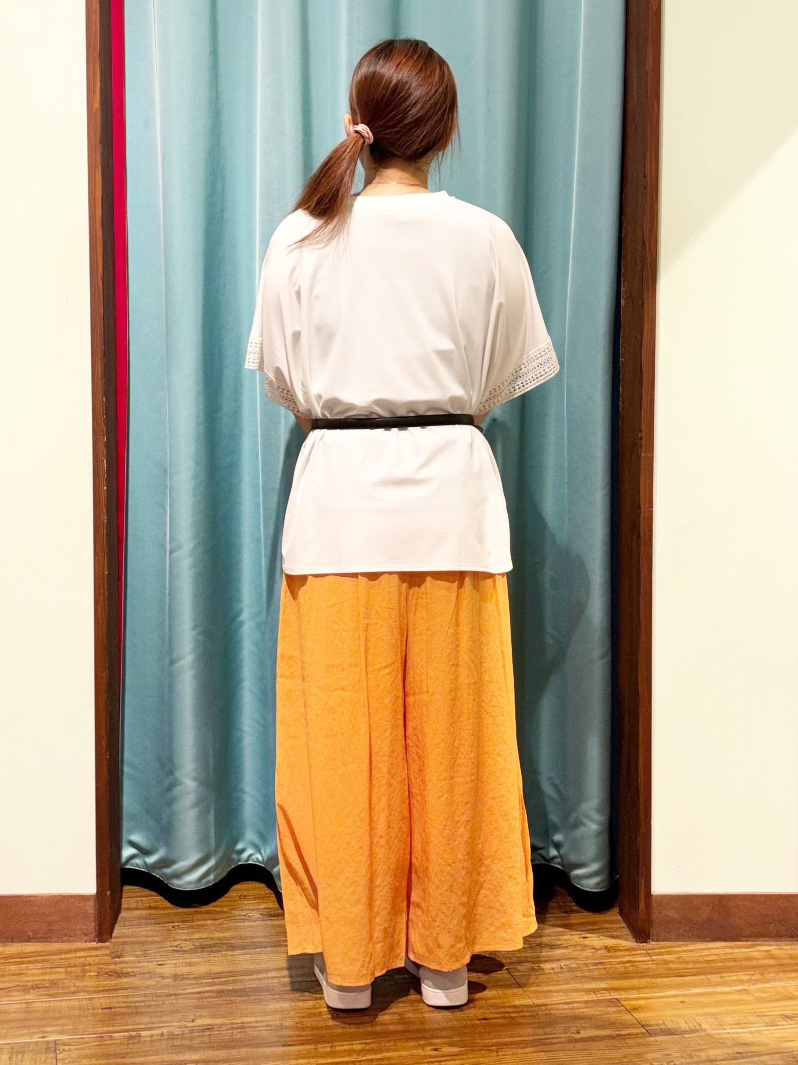 tukiさんの「SHOO･LA･RUE｜【UV/洗濯機可/体型カバー】ヒップ周りが隠せる お袖レースTシャツ」を使ったコーディネート