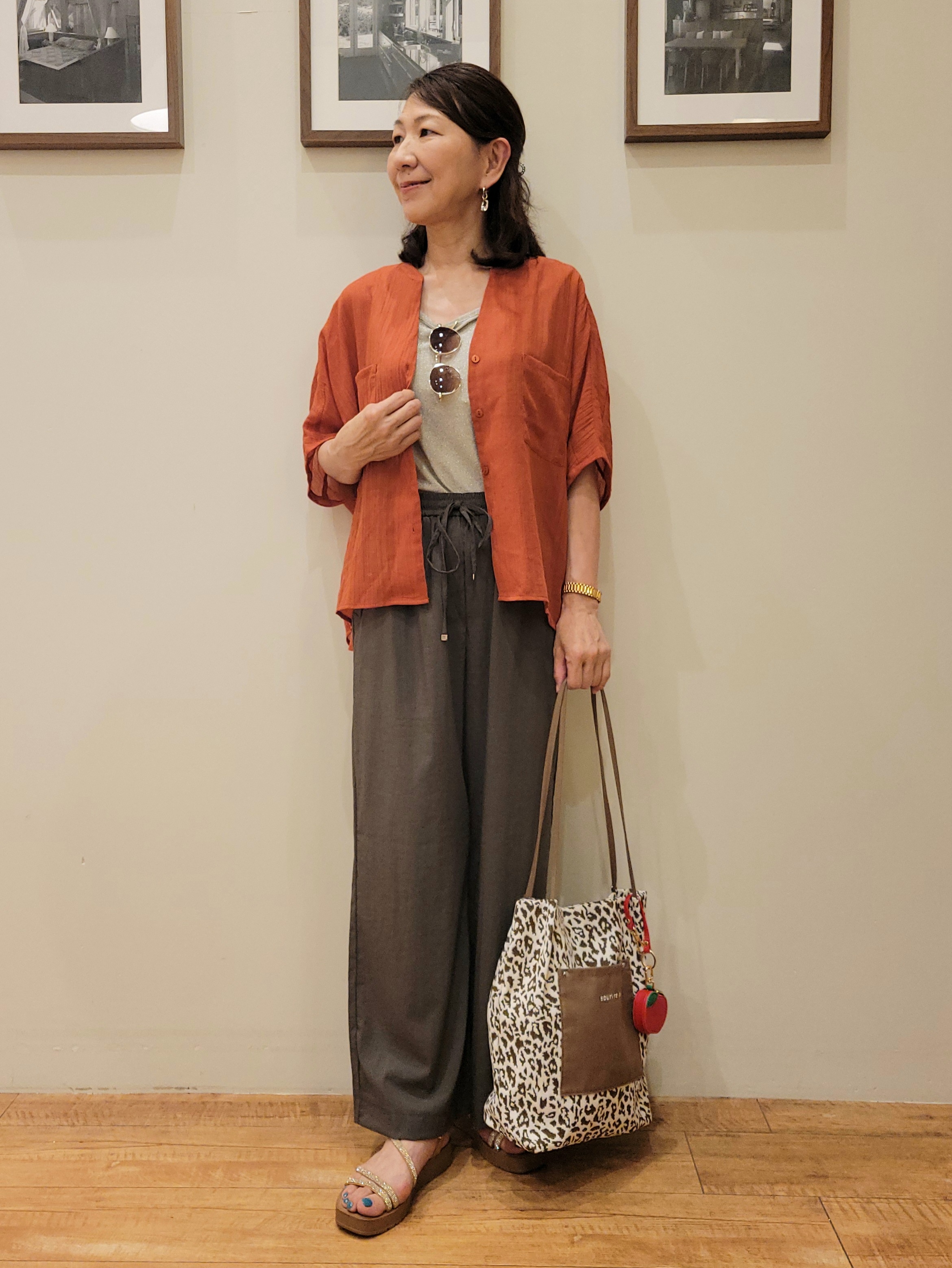 ユウさんの「SHOO･LA･RUE｜【洗濯機可/選べる6色】程よいシアー感が涼し気 ゆったりワッシャードルマンブラウス」を使ったコーディネート