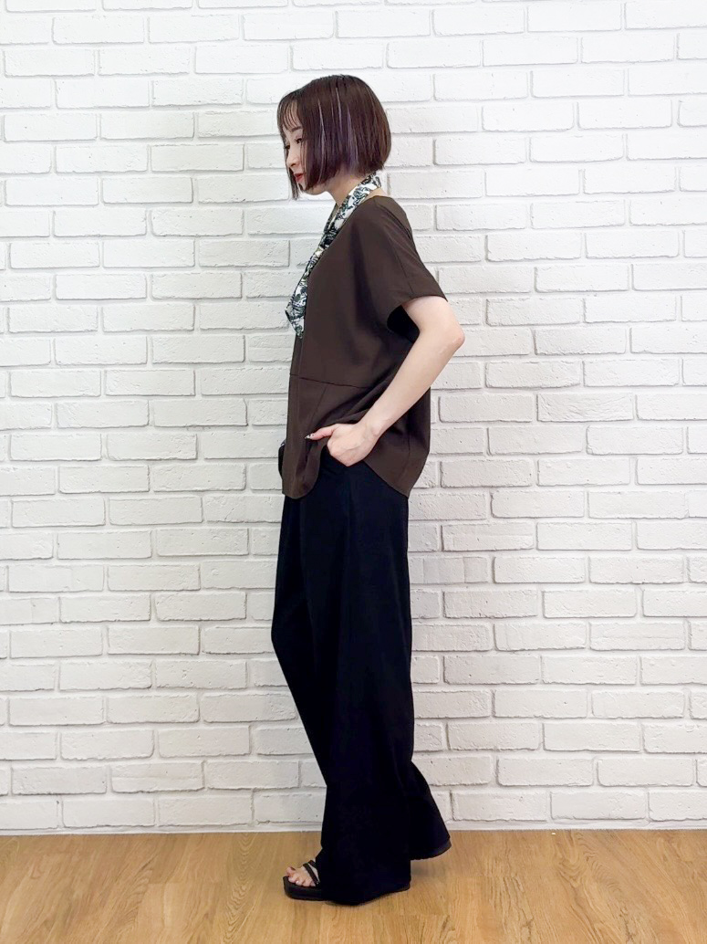 𝐜𝐡𝐢𝐤𝐚さんの「SHOO･LA･RUE｜【洗濯機可/セットアップ可】軽凛(かろりん) シンプル上品 切替コクーントップス」を使ったコーディネート