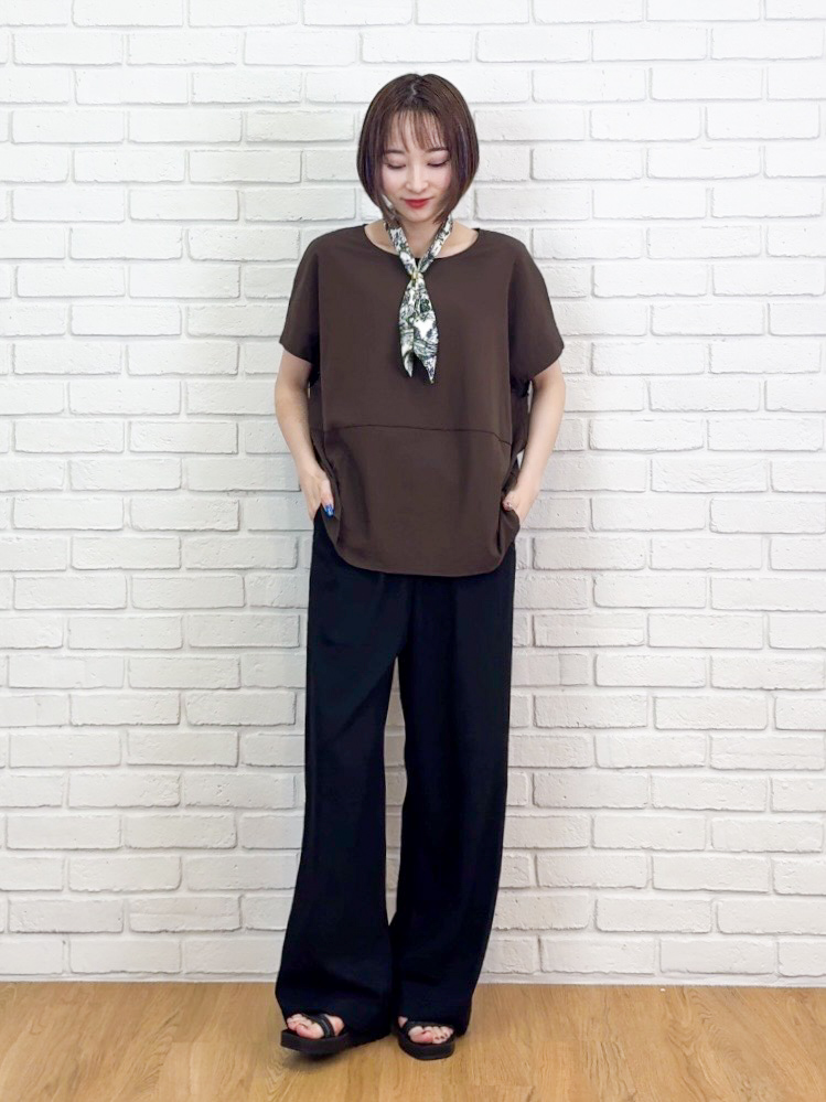 𝐜𝐡𝐢𝐤𝐚さんの「SHOO･LA･RUE｜【洗濯機可/セットアップ可】軽凛(かろりん) シンプル上品 切替コクーントップス」を使ったコーディネート