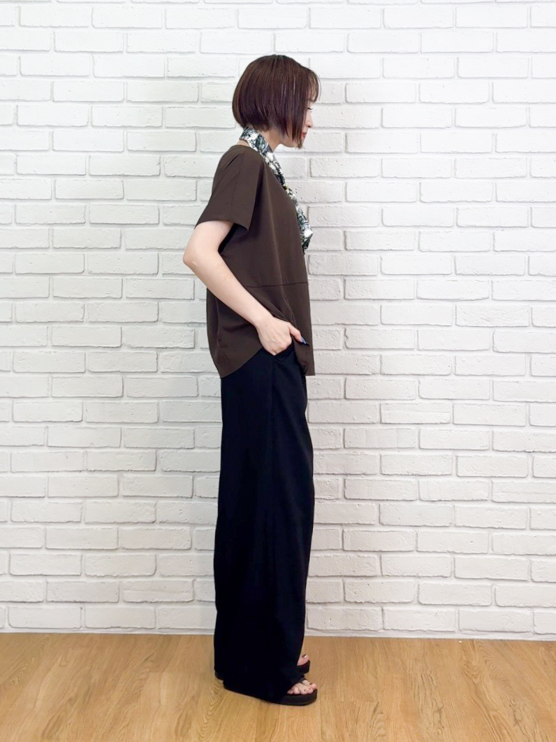 𝐜𝐡𝐢𝐤𝐚さんの「SHOO･LA･RUE｜【洗濯機可/セットアップ可】軽凛(かろりん) シンプル上品 切替コクーントップス」を使ったコーディネート