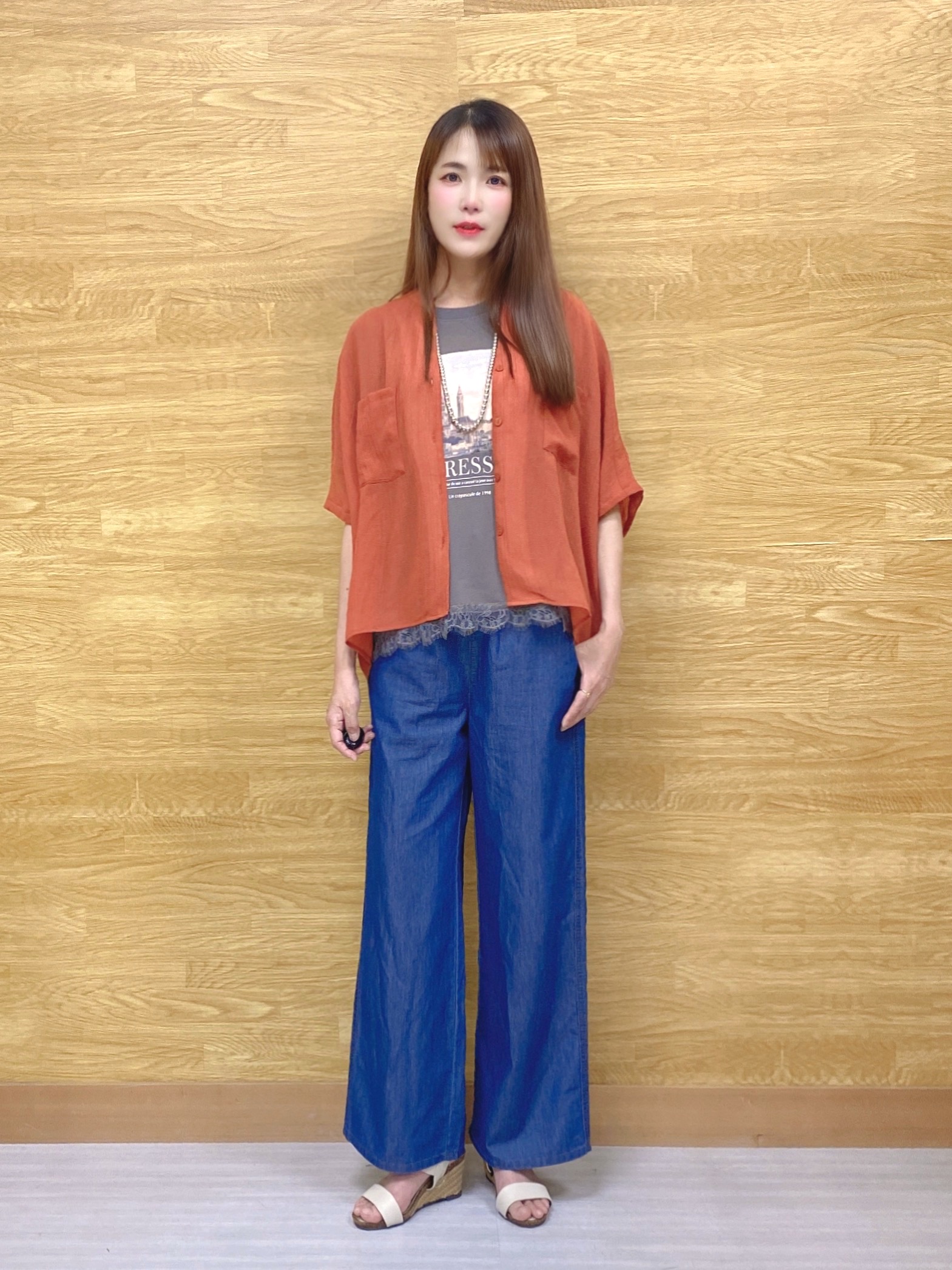 ユキニーズさんの「SHOO･LA･RUE｜【UV/S-LL/洗濯機可】真夏に着たい裾レースが女性らしさをプラスする プリントアソートTシャツ」を使ったコーディネート