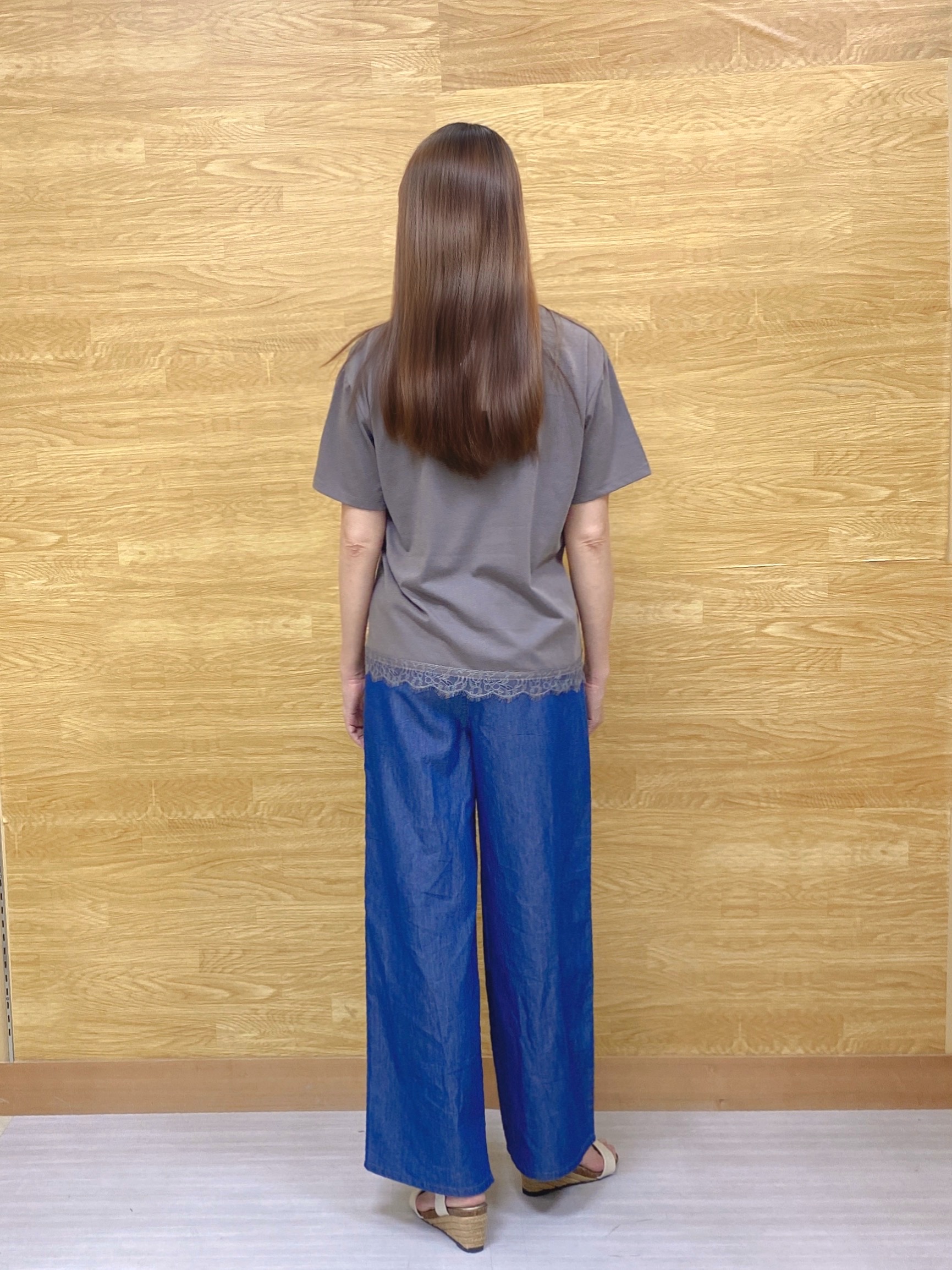ユキニーズさんの「SHOO･LA･RUE｜【UV/S-LL/洗濯機可】真夏に着たい裾レースが女性らしさをプラスする プリントアソートTシャツ」を使ったコーディネート