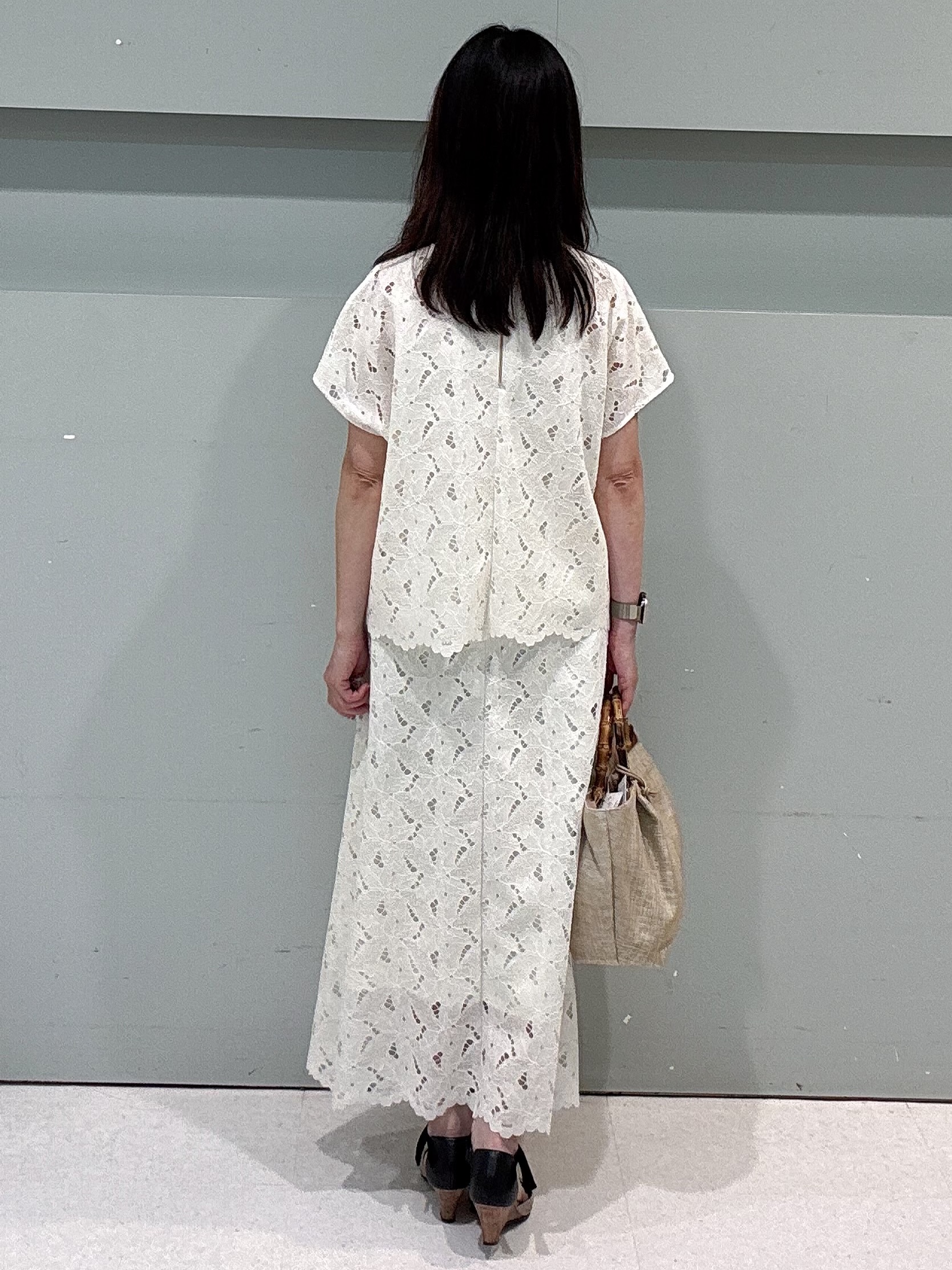 makiさんの「UNTITLED｜【セットアップ可/品のある透け感】リーフレースブラウス」を使ったコーディネート