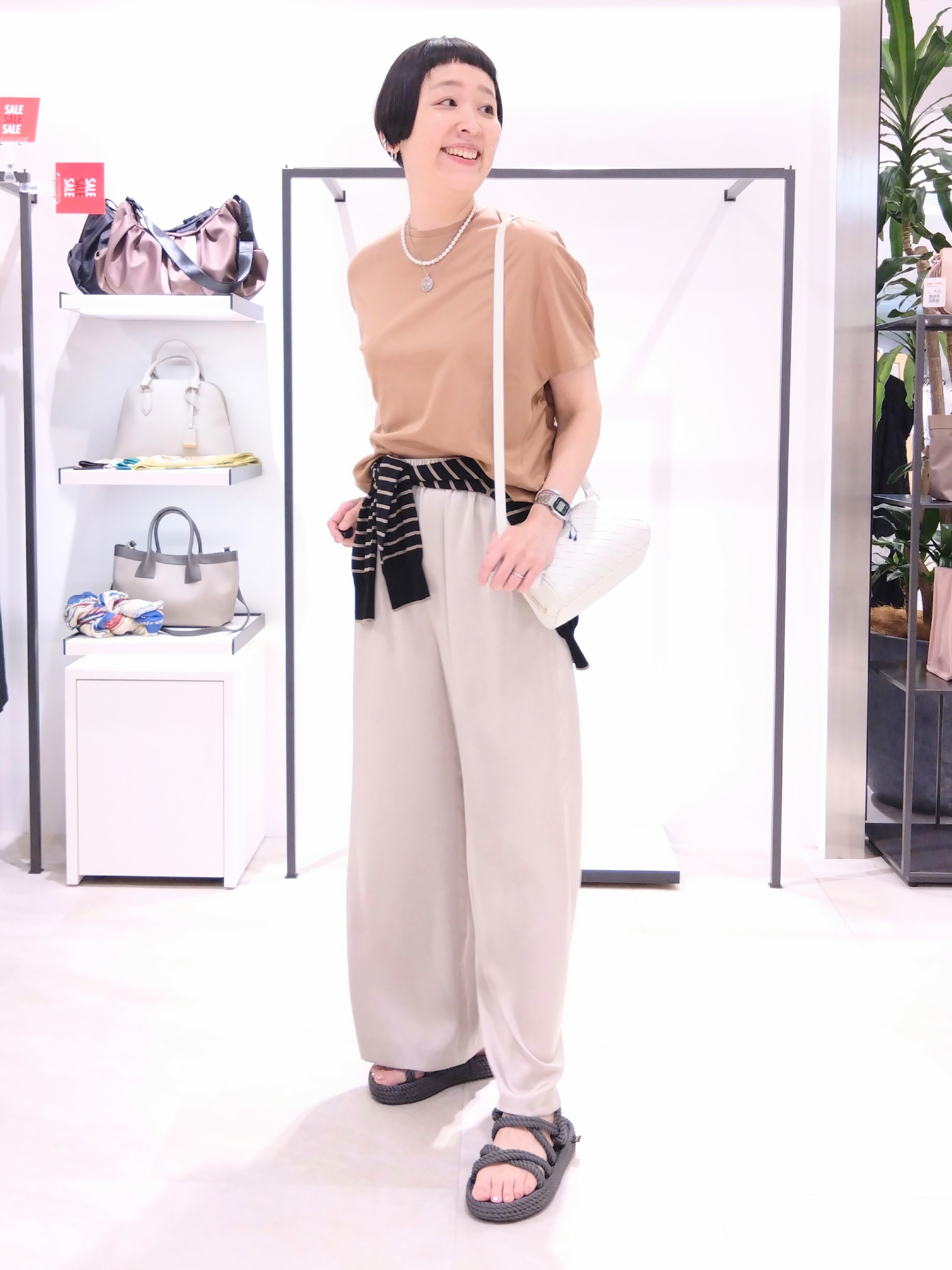 まちこさんの「UNTITLED｜【汗染み防止/接触冷感】ドルマンプルオーバー」を使ったコーディネート