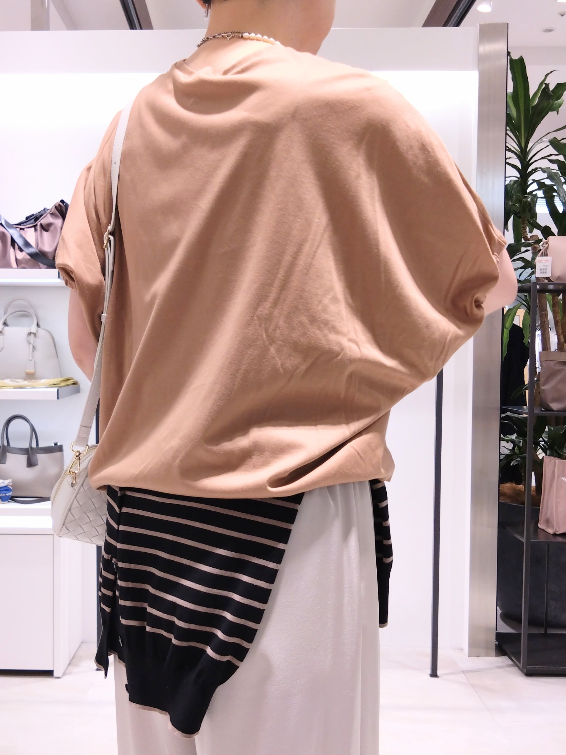 まちこさんの「UNTITLED｜【汗染み防止/接触冷感】ドルマンプルオーバー」を使ったコーディネート