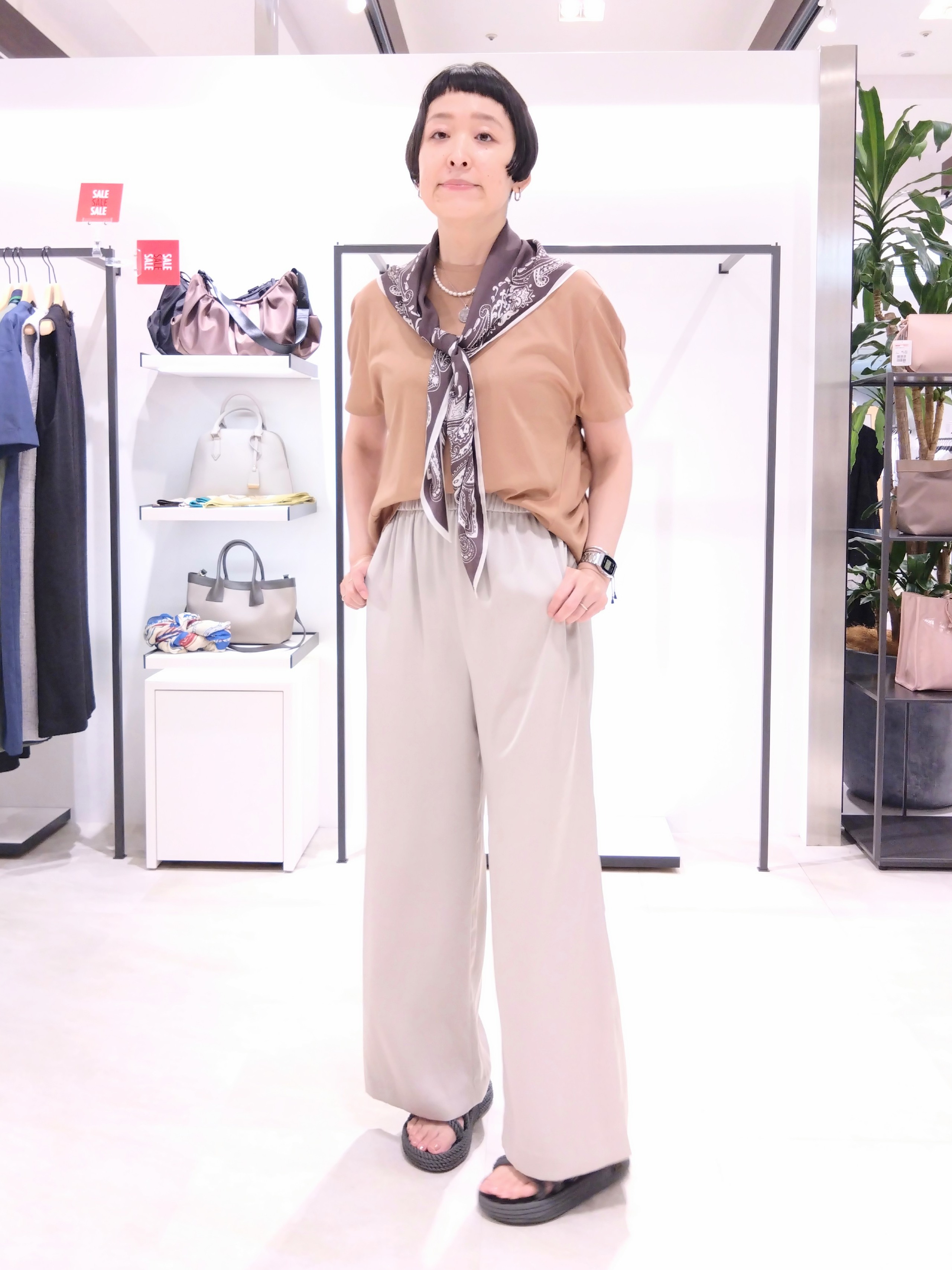 まちこさんの「UNTITLED｜【汗染み防止/接触冷感】ドルマンプルオーバー」を使ったコーディネート