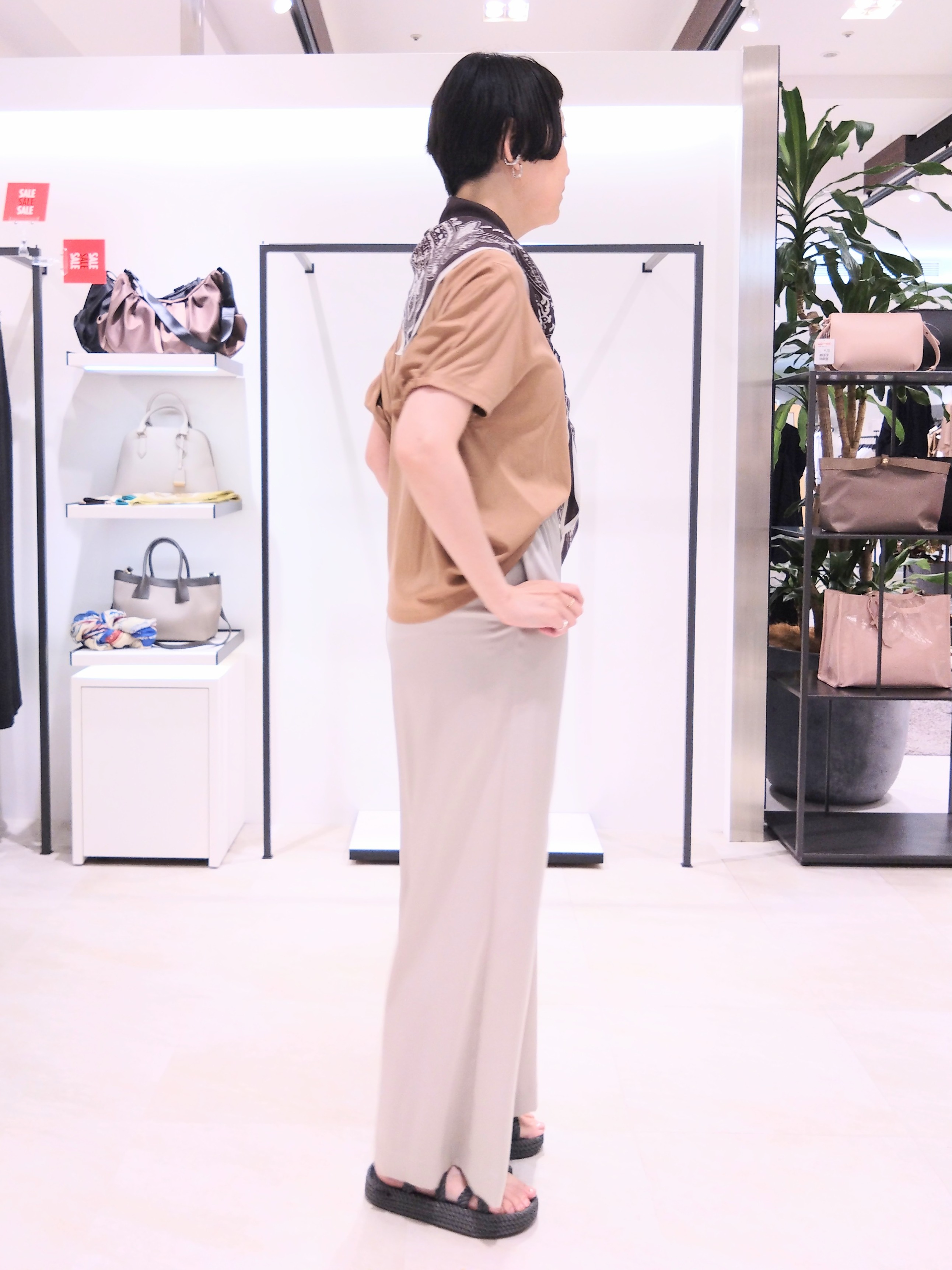 まちこさんの「UNTITLED｜【汗染み防止/接触冷感】ドルマンプルオーバー」を使ったコーディネート