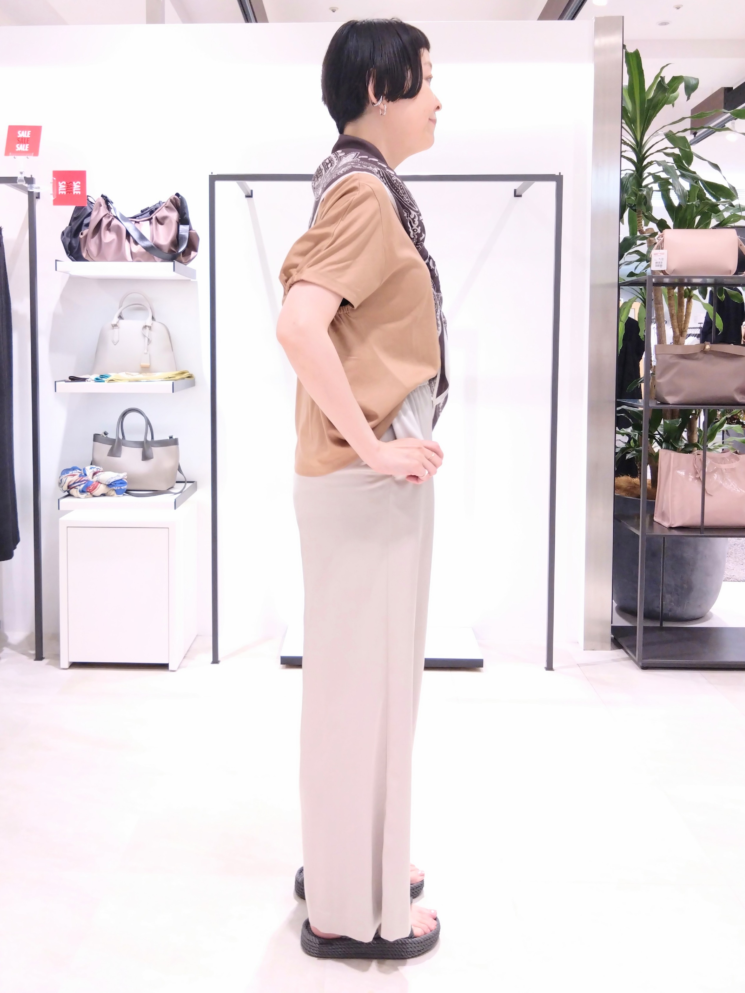 まちこさんの「UNTITLED｜【汗染み防止/接触冷感】ドルマンプルオーバー」を使ったコーディネート