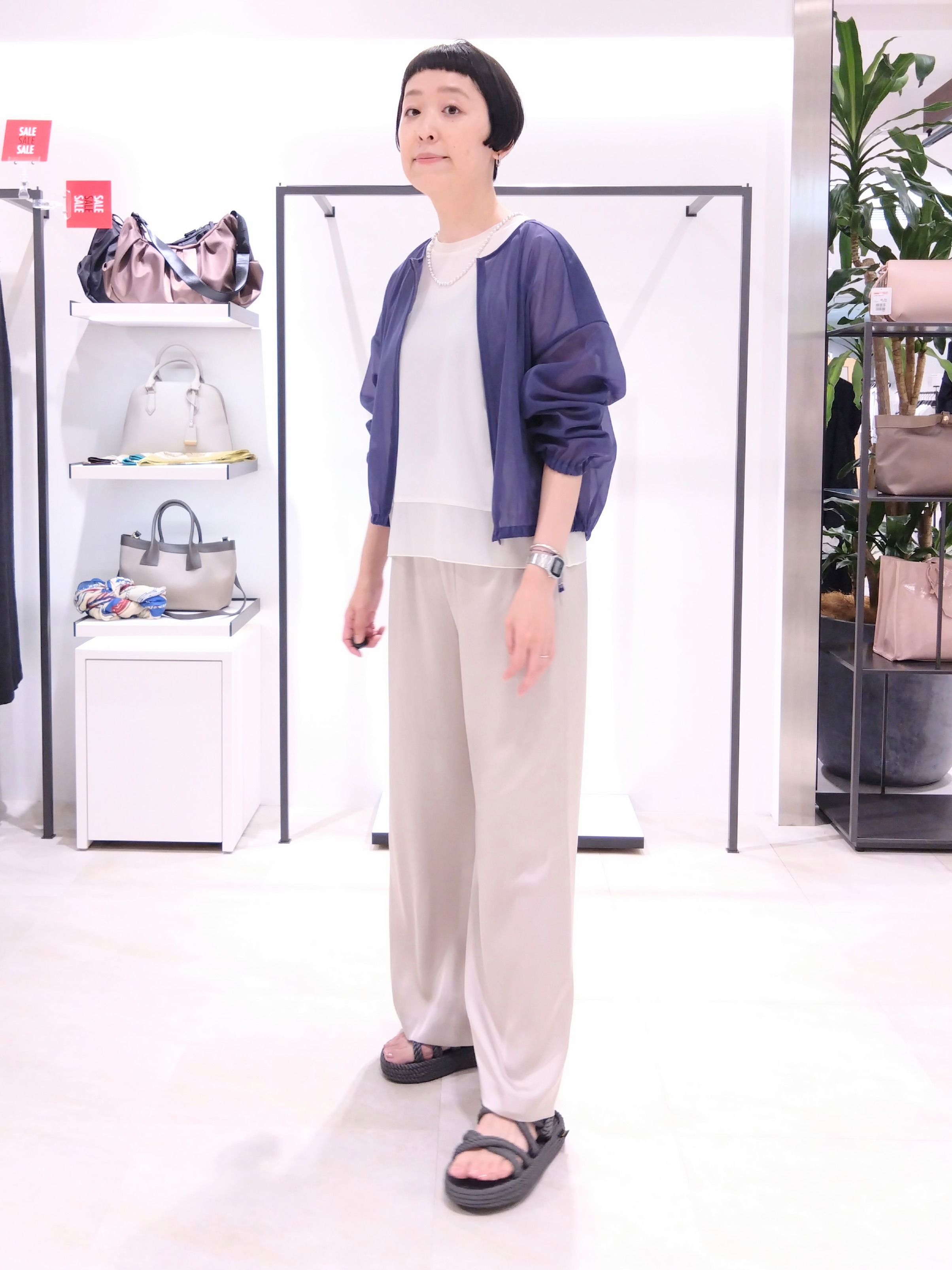 まちこさんの「UNTITLED｜【秋羽織り/ジップ】トリコットシアーブラウス」を使ったコーディネート