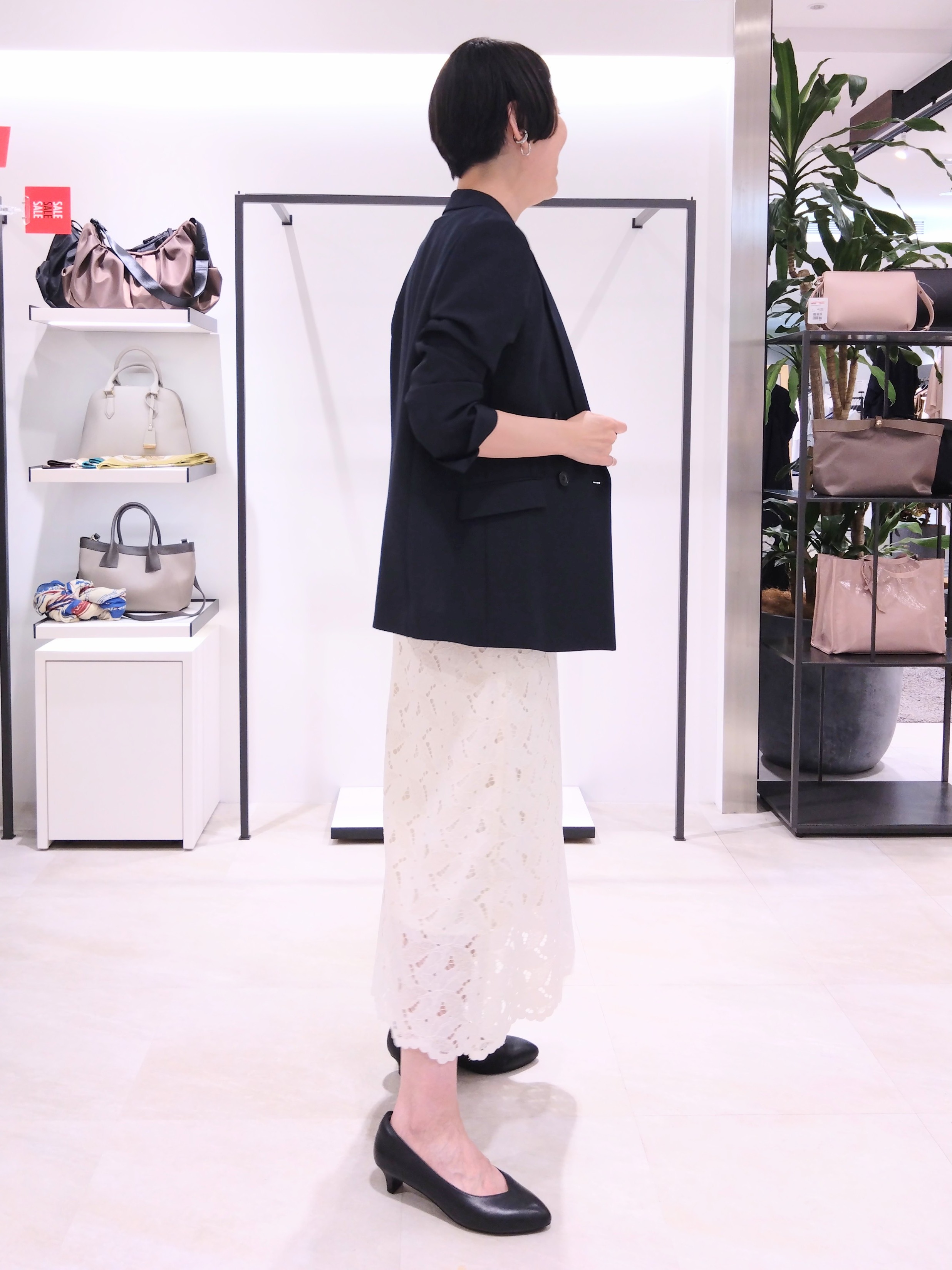まちこさんの「UNTITLED｜【セットアップ可/品のある透け感】リーフレースブラウス」を使ったコーディネート