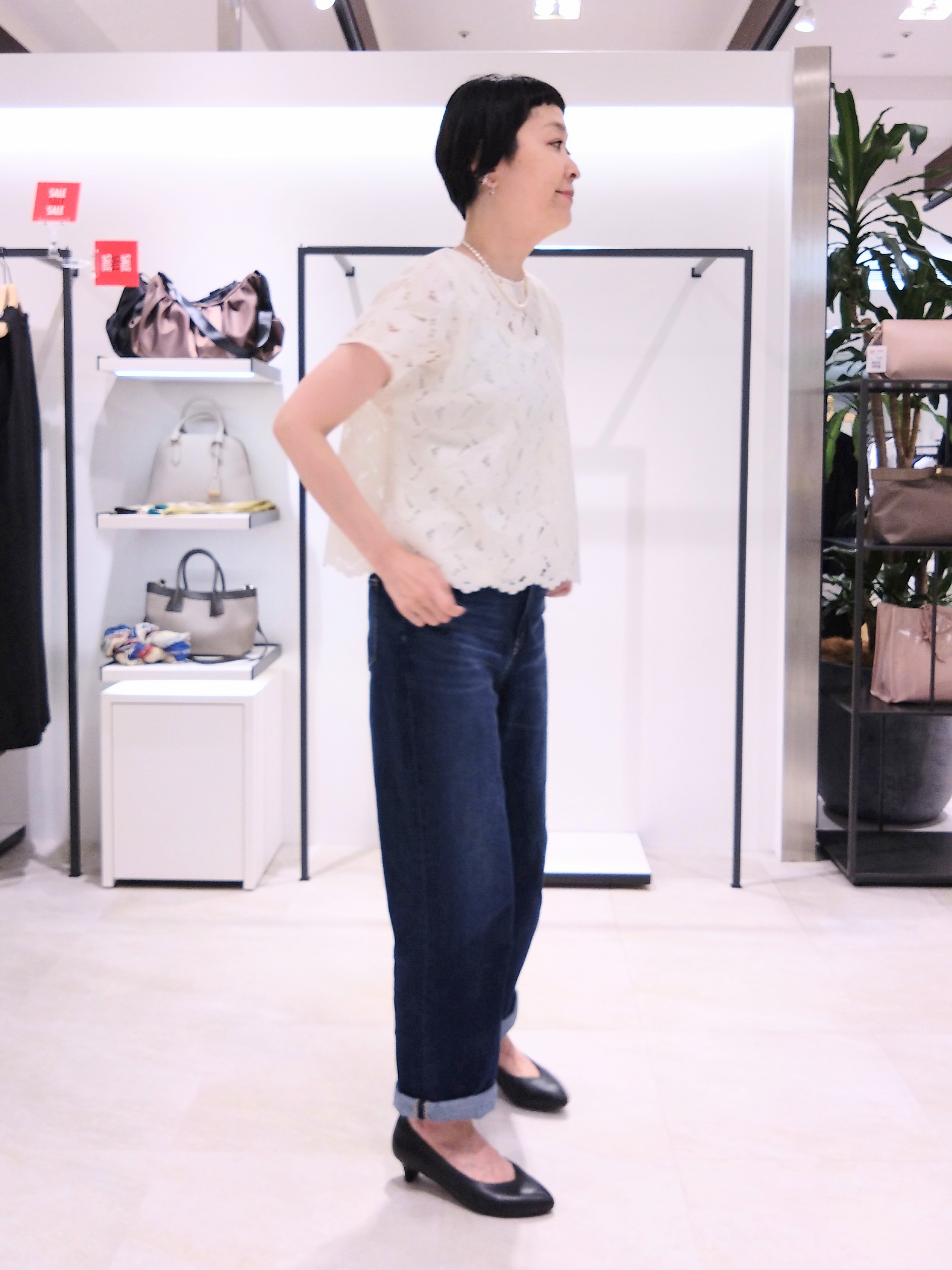 まちこさんの「UNTITLED｜【セットアップ可/品のある透け感】リーフレースブラウス」を使ったコーディネート