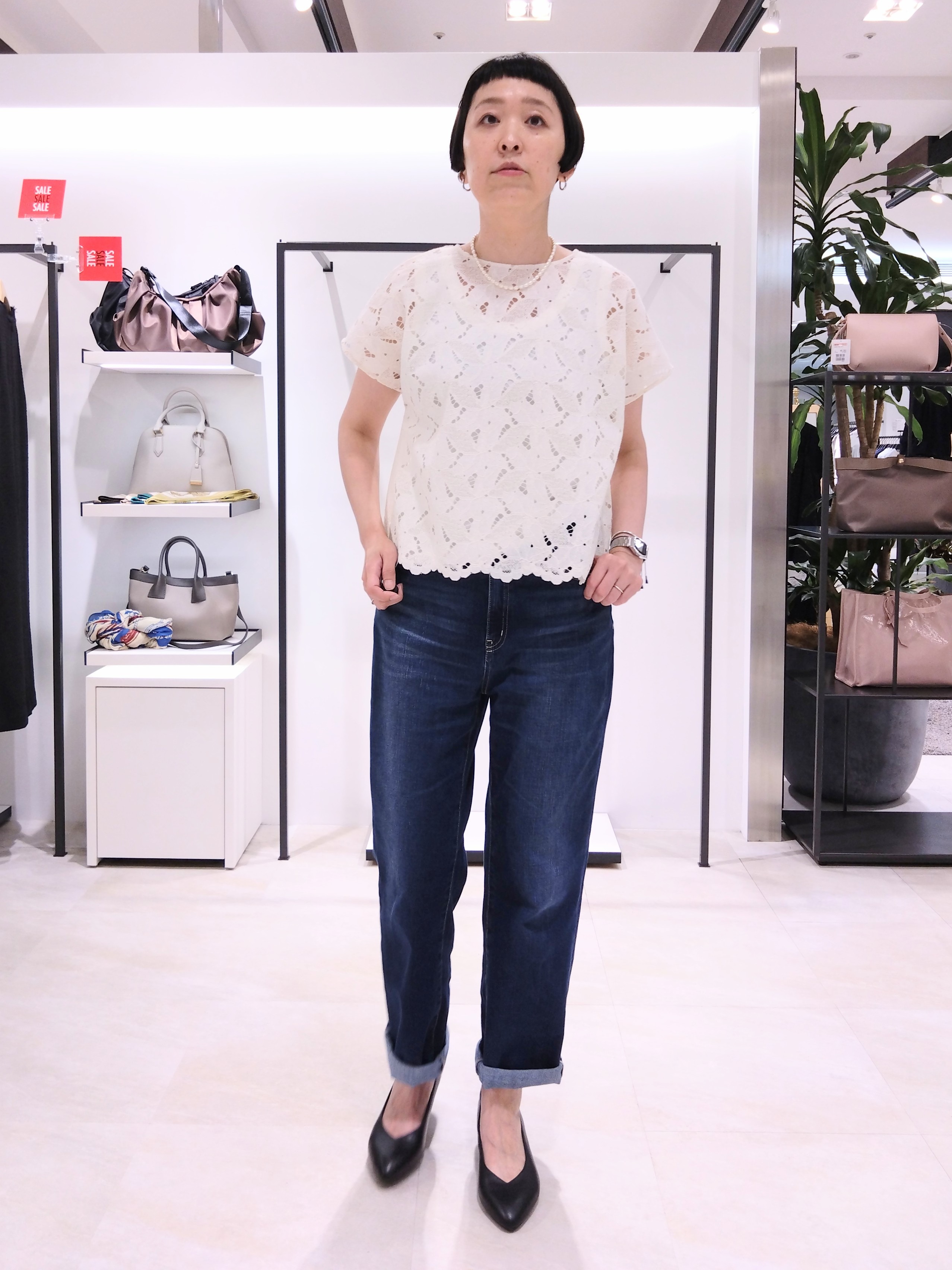 まちこさんの「UNTITLED｜【セットアップ可/品のある透け感】リーフレースブラウス」を使ったコーディネート
