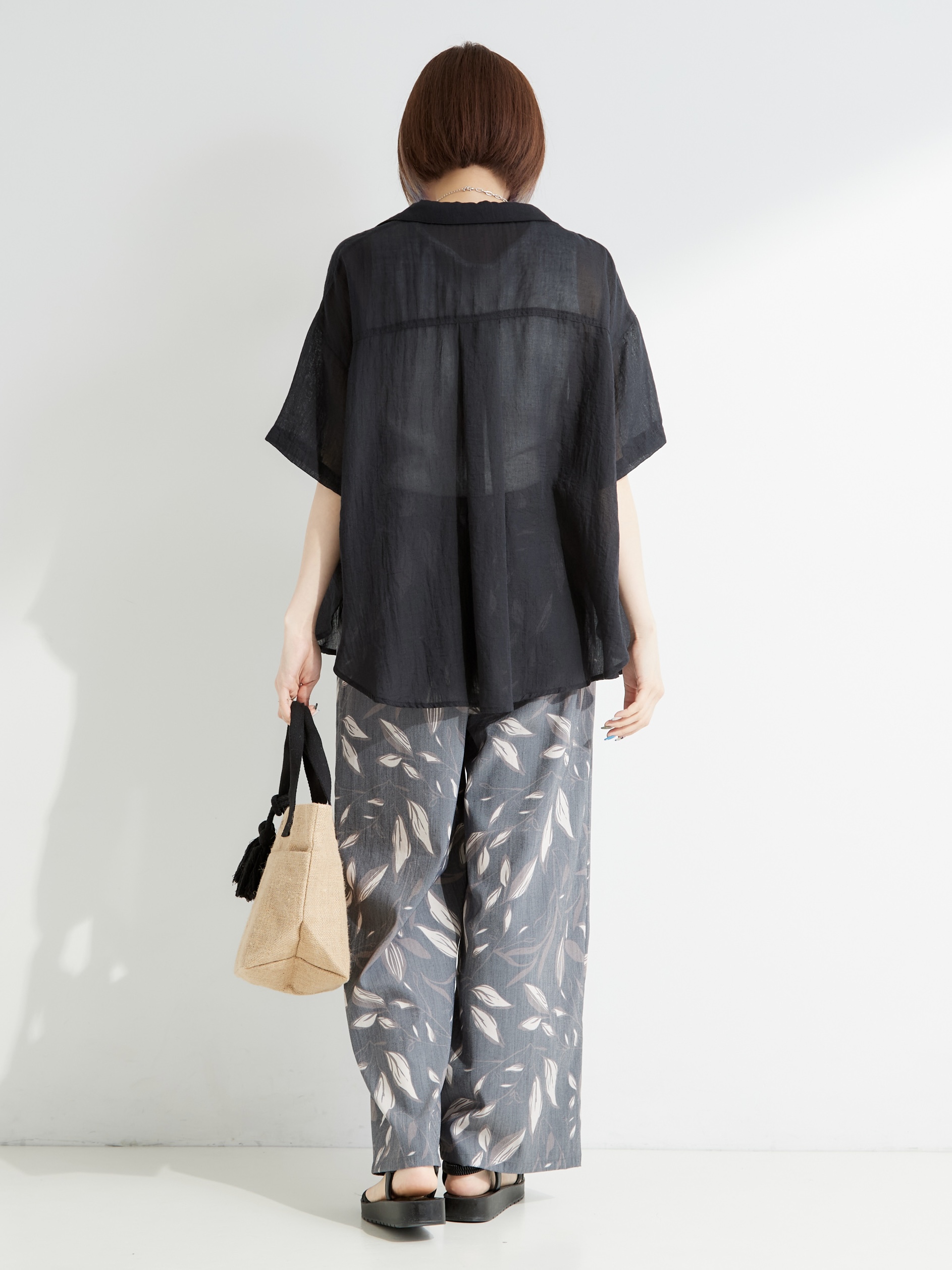 𝐜𝐡𝐢𝐤𝐚さんの「SHOO･LA･RUE｜【S-LL】ナチュラルに決まる 半袖シアーシャツジャケット」を使ったコーディネート