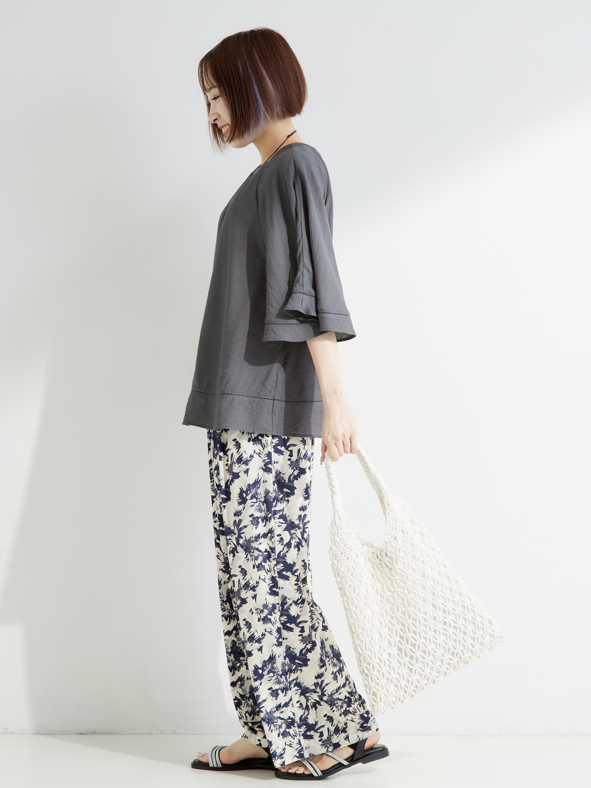 𝐜𝐡𝐢𝐤𝐚さんの「SHOO･LA･RUE｜【S-LL/洗濯機可/体型カバー】はしごレースがポイント スラブポンチョ風ブラウス」を使ったコーディネート