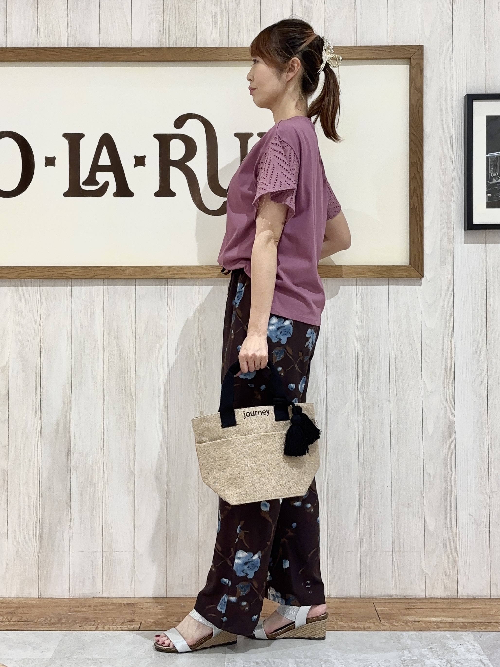 みきぽんさんの「SHOO･LA･RUE｜【S-LL/洗濯機可/体型カバー】汗じみが気になりにくい お袖レースフレアTシャツ」を使ったコーディネート