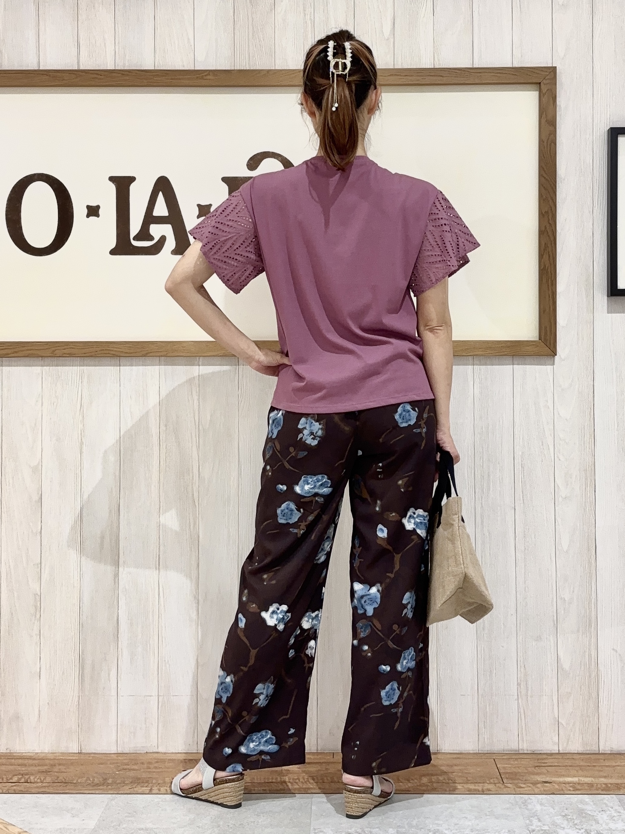 みきぽんさんの「SHOO･LA･RUE｜【S-LL/洗濯機可/体型カバー】汗じみが気になりにくい お袖レースフレアTシャツ」を使ったコーディネート