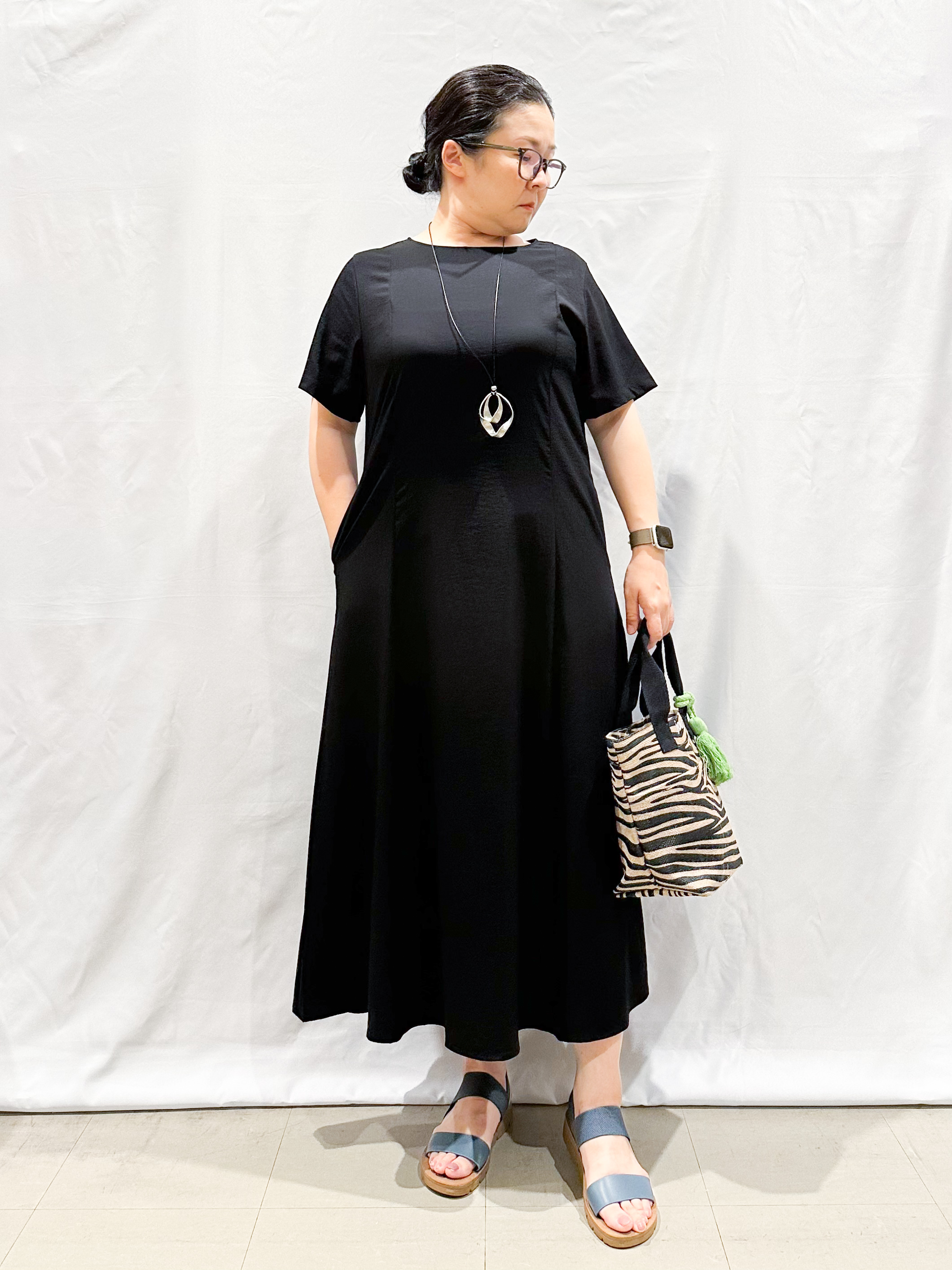 umeさんの「SHOO･LA･RUE｜【洗濯機可/S-LL】オンにもオフにも マルチに使えるボタンレスカーディガン」を使ったコーディネート