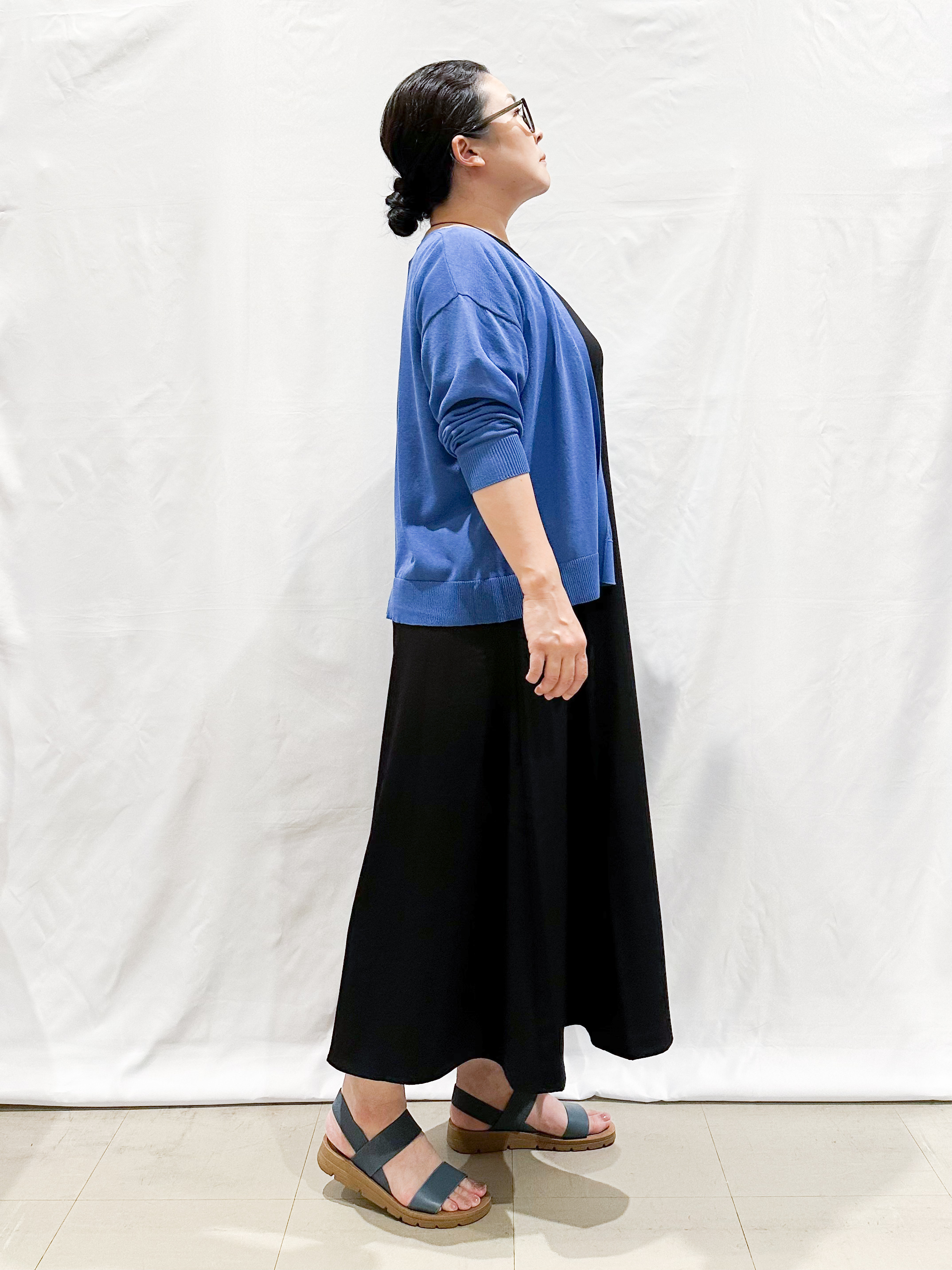 umeさんの「SHOO･LA･RUE｜【洗濯機可/S-LL】オンにもオフにも マルチに使えるボタンレスカーディガン」を使ったコーディネート