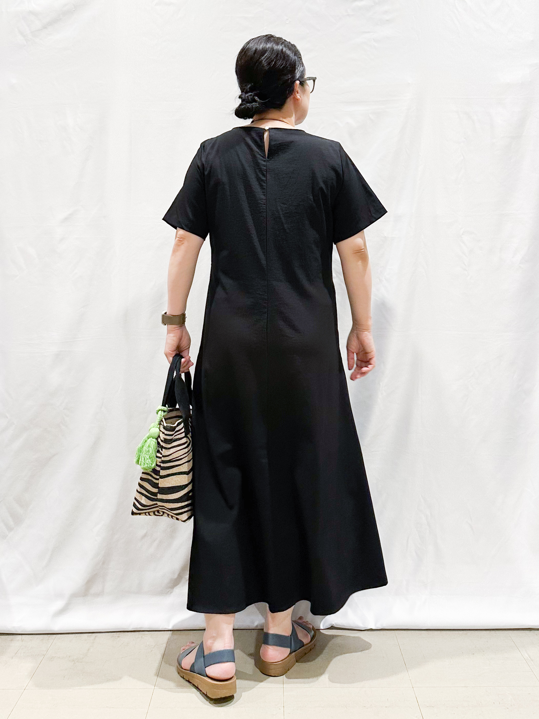 umeさんの「SHOO･LA･RUE｜【洗濯機可/S-LL】オンにもオフにも マルチに使えるボタンレスカーディガン」を使ったコーディネート