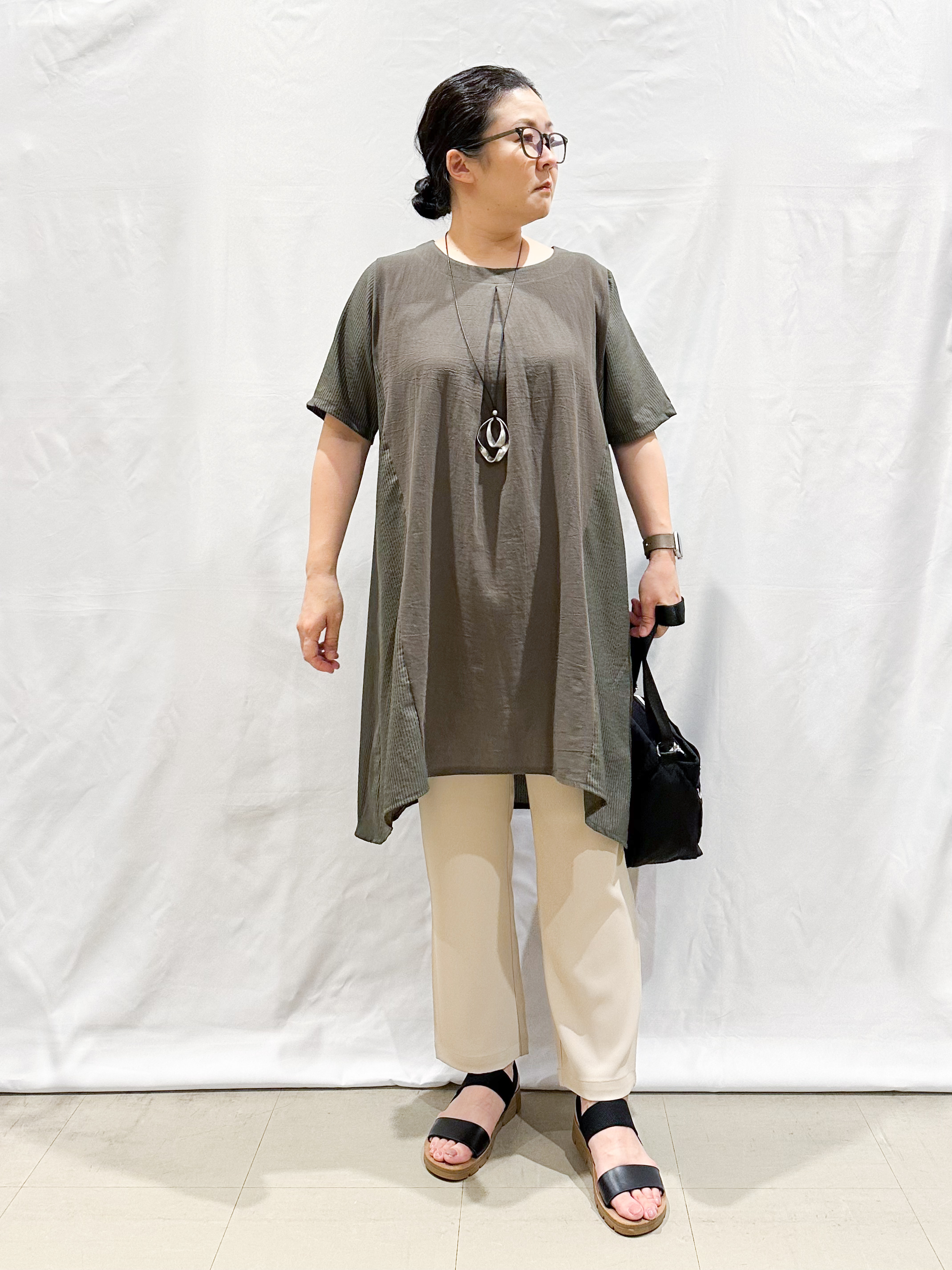 umeさんの「SHOO･LA･RUE｜【洗濯機可/S-LL】オンにもオフにも マルチに使えるボタンレスカーディガン」を使ったコーディネート