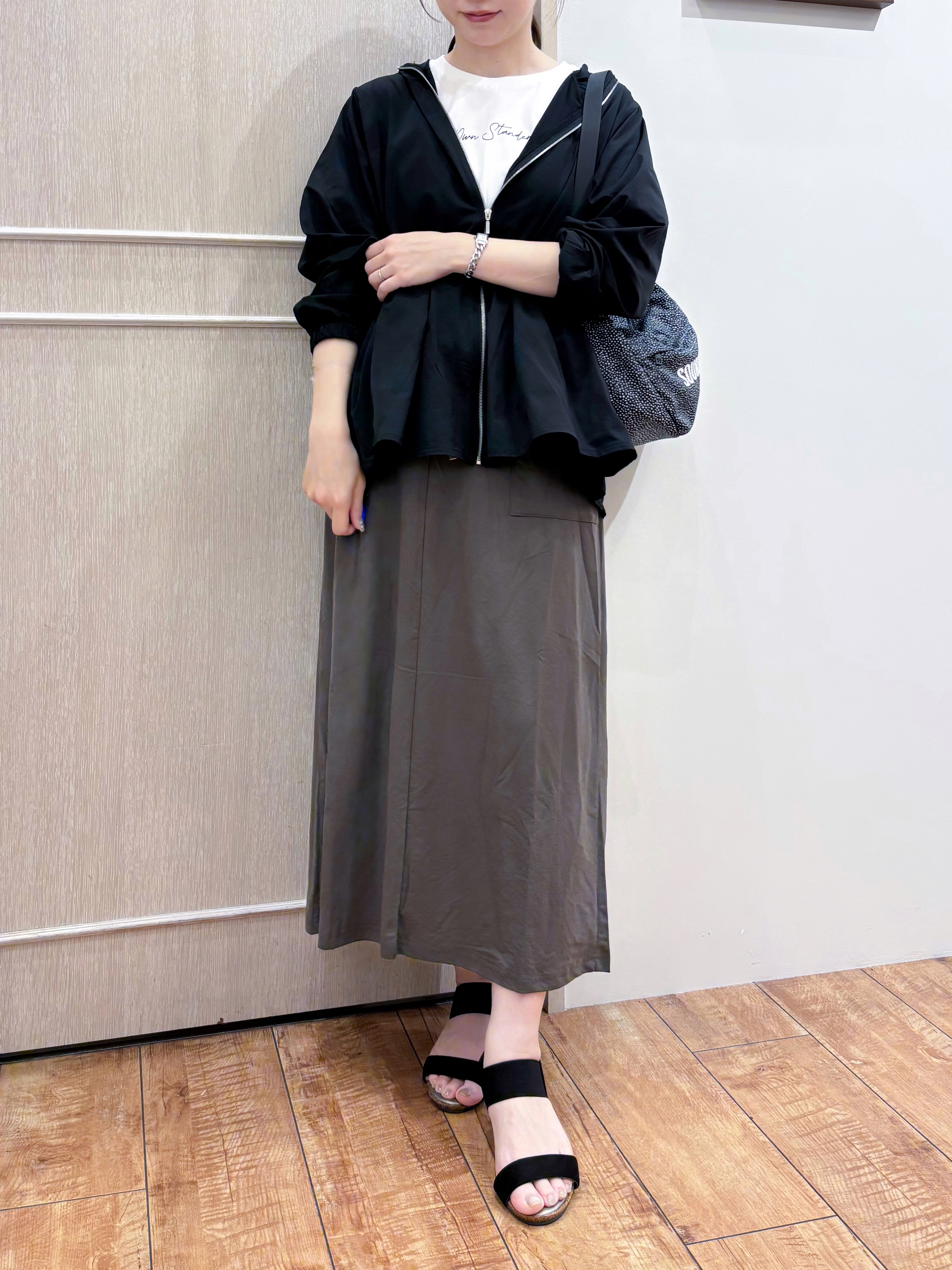 なみさんの「SHOO･LA･RUE｜【S-LL/体型カバー】日焼け対策にも女性らしさを UVカットペプラムパーカ」を使ったコーディネート