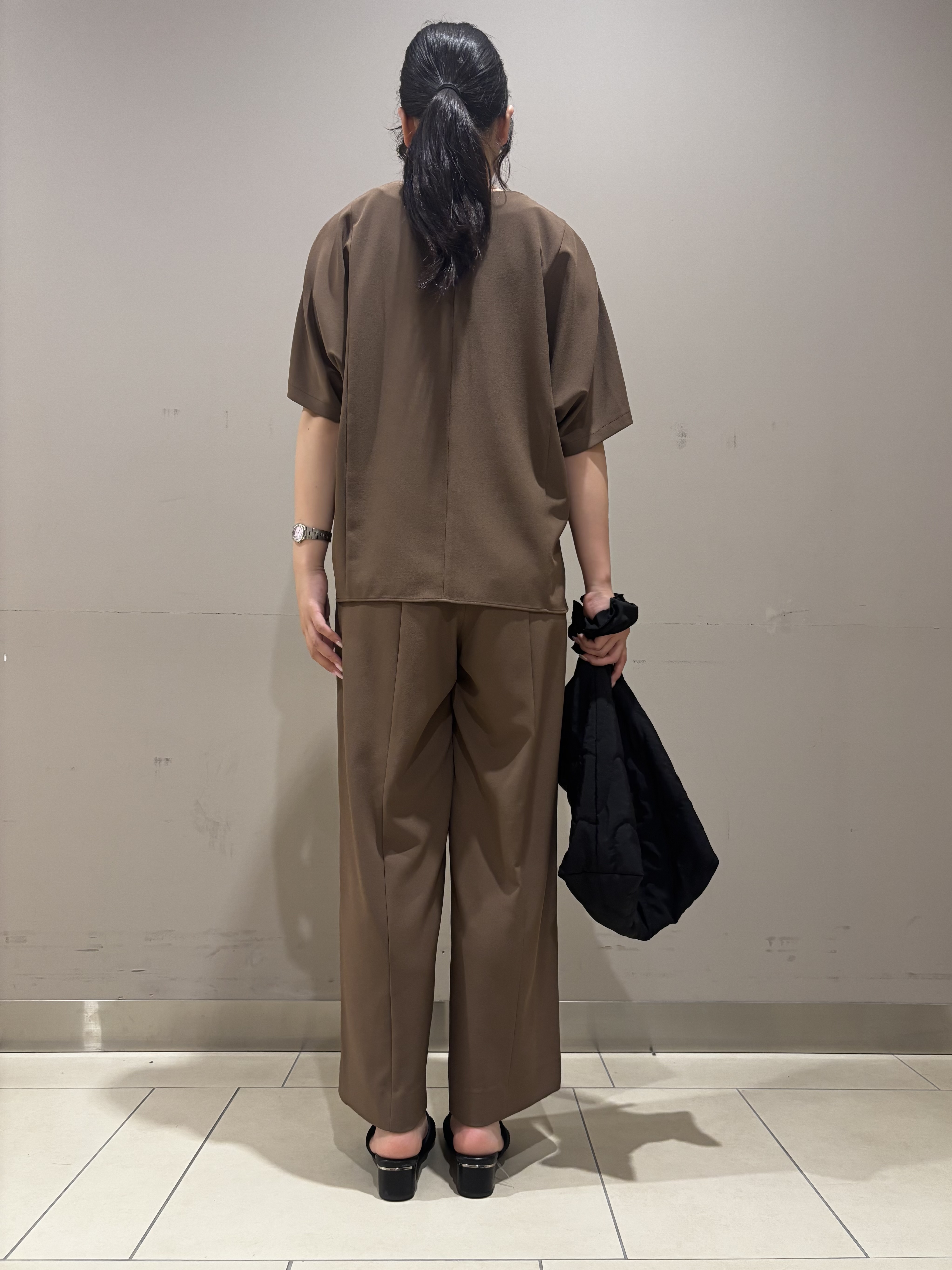 Misakiさんの「INDIVI｜【体型＆二の腕カバー/着る日傘】ドルマントップス」を使ったコーディネート