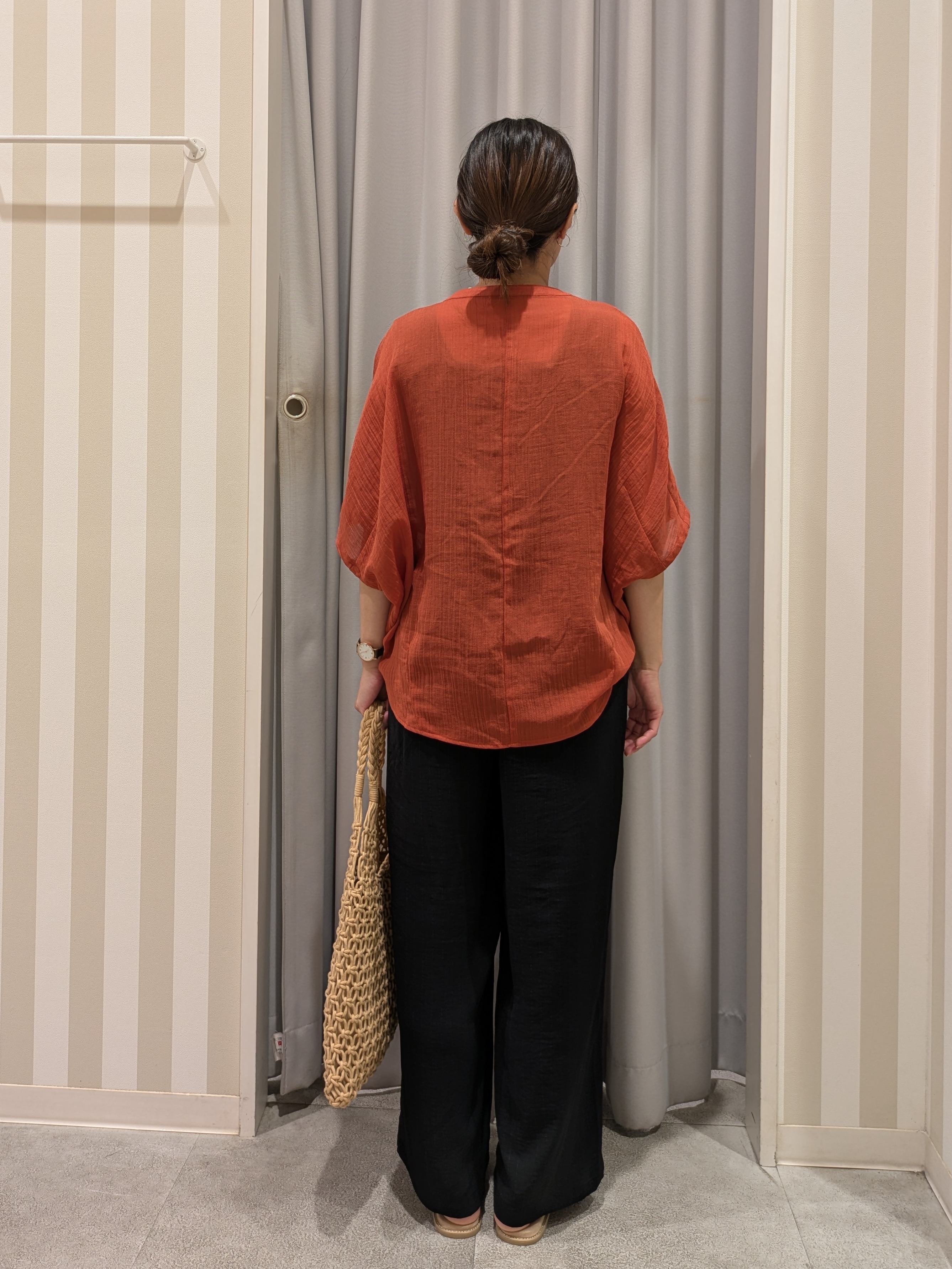 𝐂𝐡𝐢𝐢 &hearts;(ちー)さんの「SHOO･LA･RUE｜【洗濯機可/選べる6色】程よいシアー感が涼し気 ゆったりワッシャードルマンブラウス」を使ったコーディネート