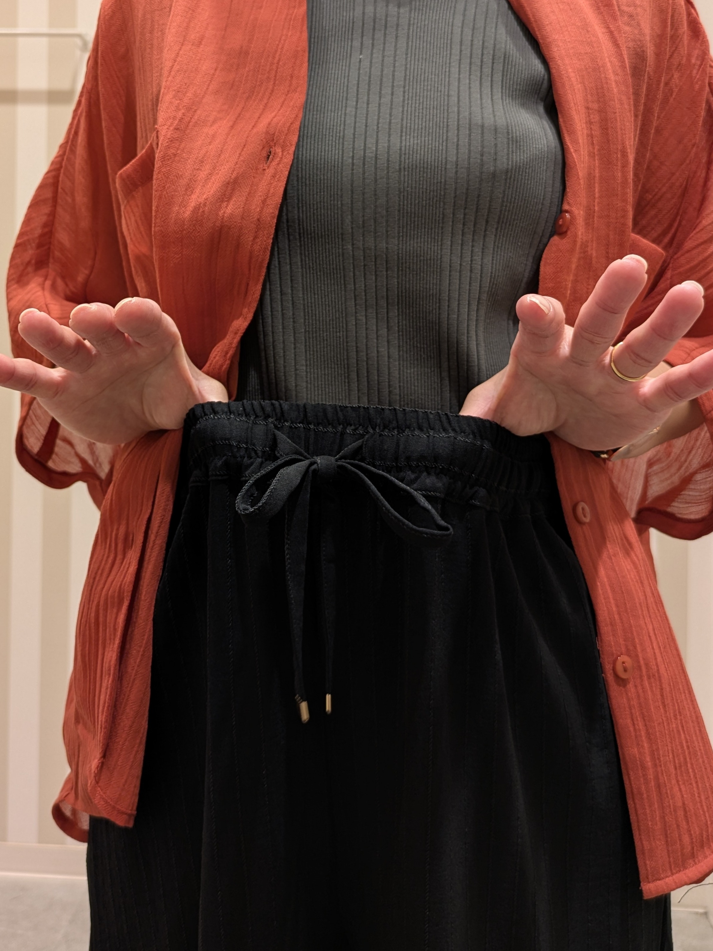 𝐂𝐡𝐢𝐢 &hearts;(ちー)さんの「SHOO･LA･RUE｜【洗濯機可/選べる6色】程よいシアー感が涼し気 ゆったりワッシャードルマンブラウス」を使ったコーディネート