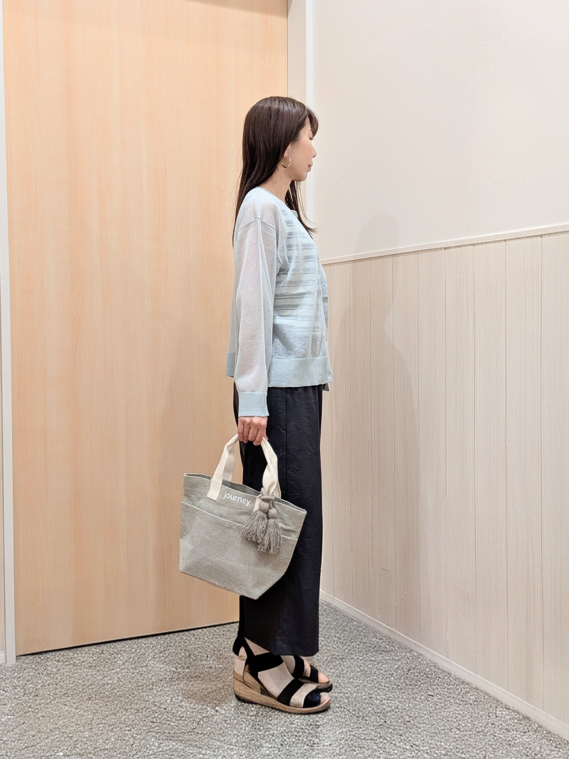 yururiさんの「SHOO･LA･RUE｜【通気性〇/洗濯機可/S-LL】シアーラメカーディガン」を使ったコーディネート
