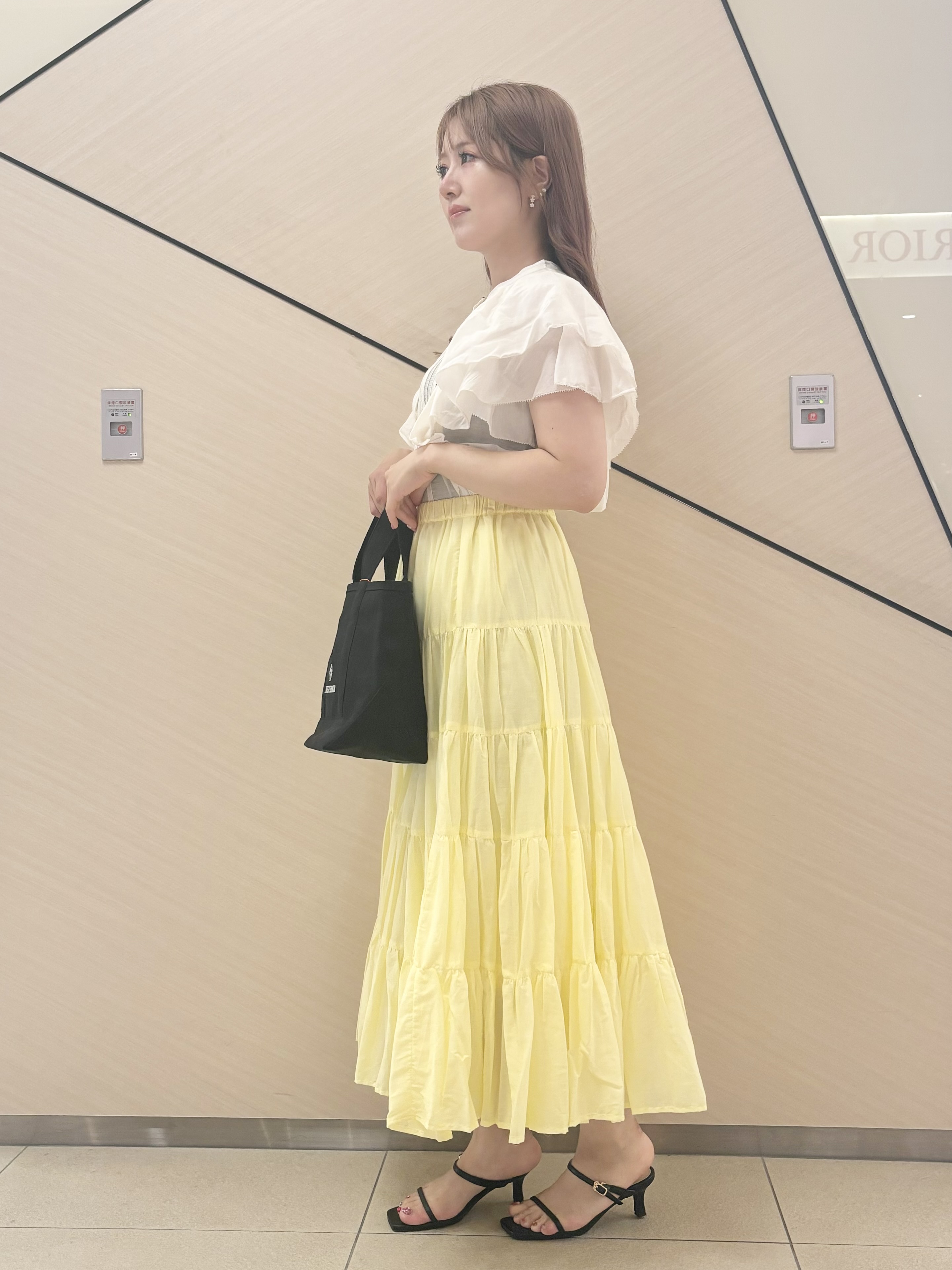 Rinaさんの「DRESSTERIOR｜コットンシルク ラッフルスリーブ ブラウス」を使ったコーディネート