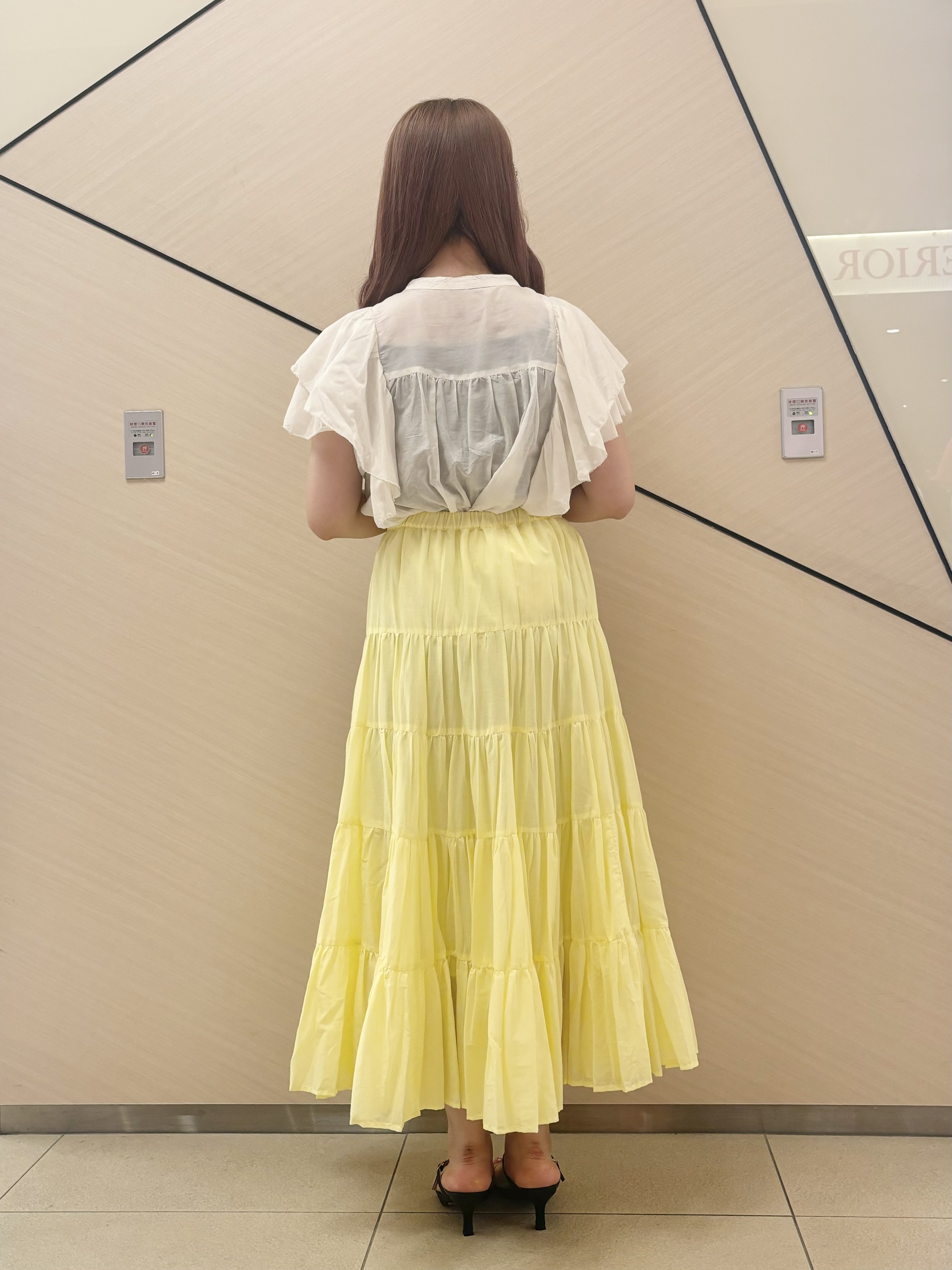 Rinaさんの「DRESSTERIOR｜コットンシルク ラッフルスリーブ ブラウス」を使ったコーディネート
