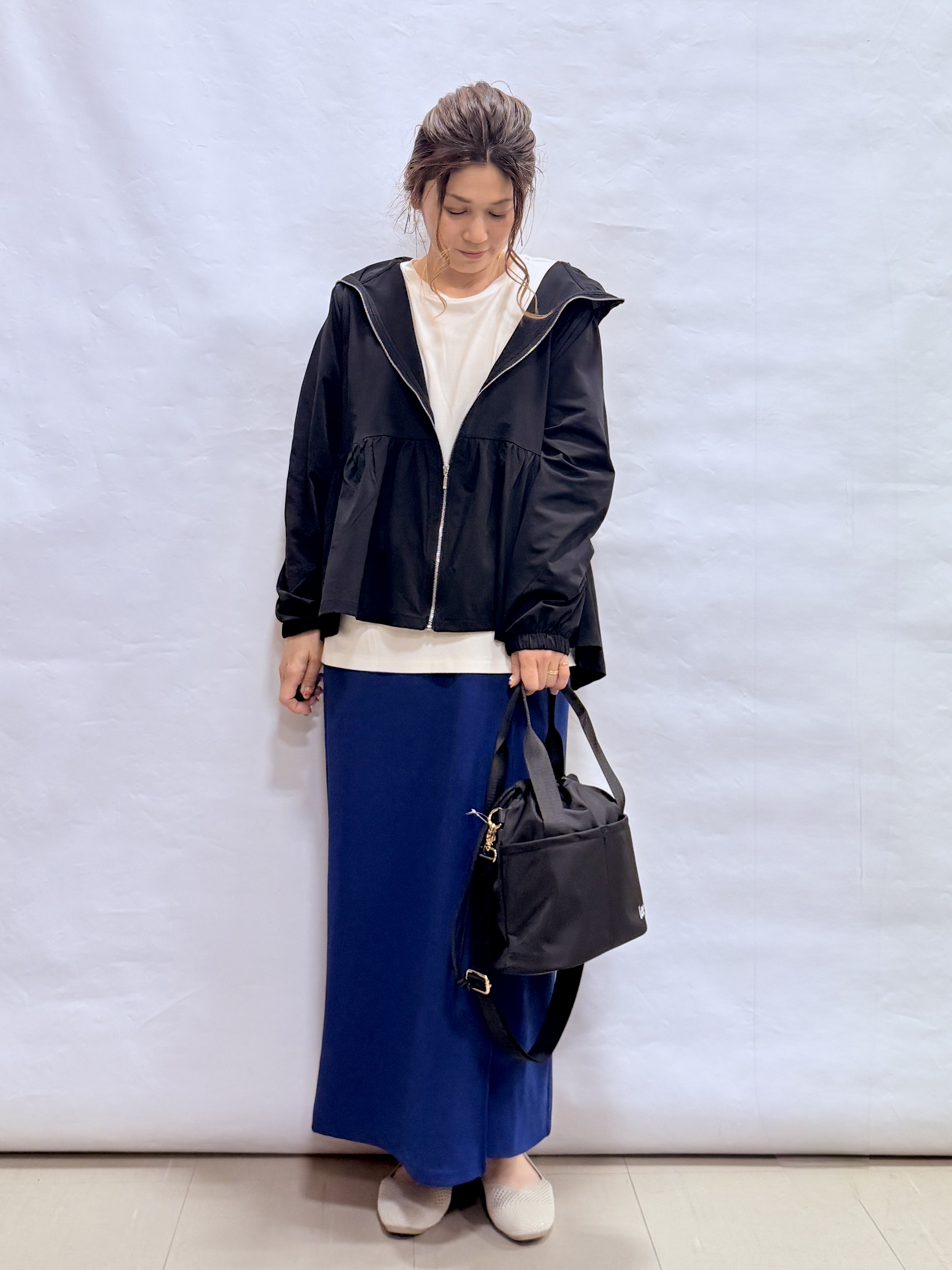 fuuさんの「SHOO･LA･RUE｜【S-LL/体型カバー】日焼け対策にも女性らしさを UVカットペプラムパーカ」を使ったコーディネート