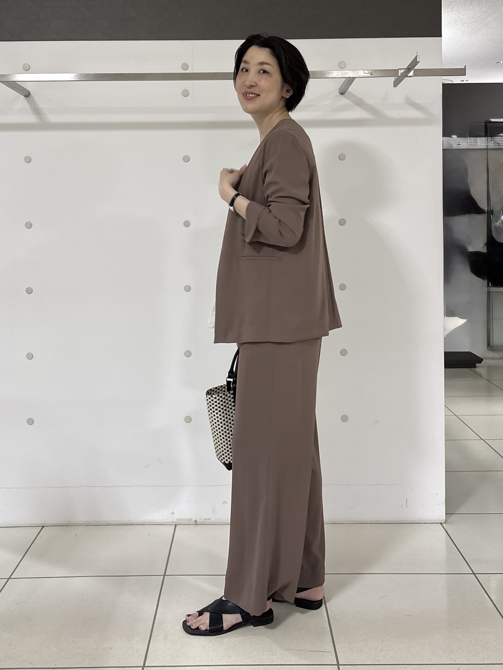 yuriさんの「INDIVI｜【洗える／トレンド】マニッシュレースベスト」を使ったコーディネート